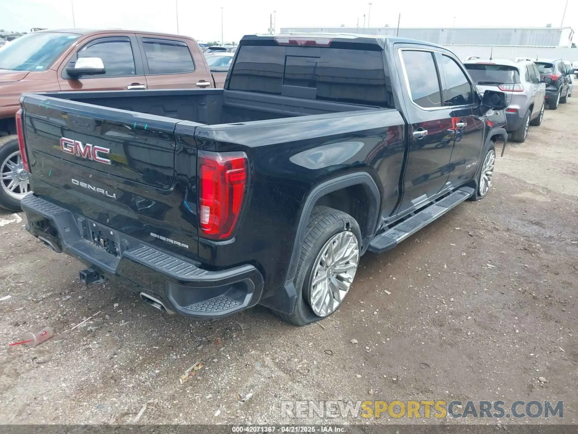 4 Photograph of a damaged car 3GTP8FED7LG284281 GMC SIERRA 1500 2020