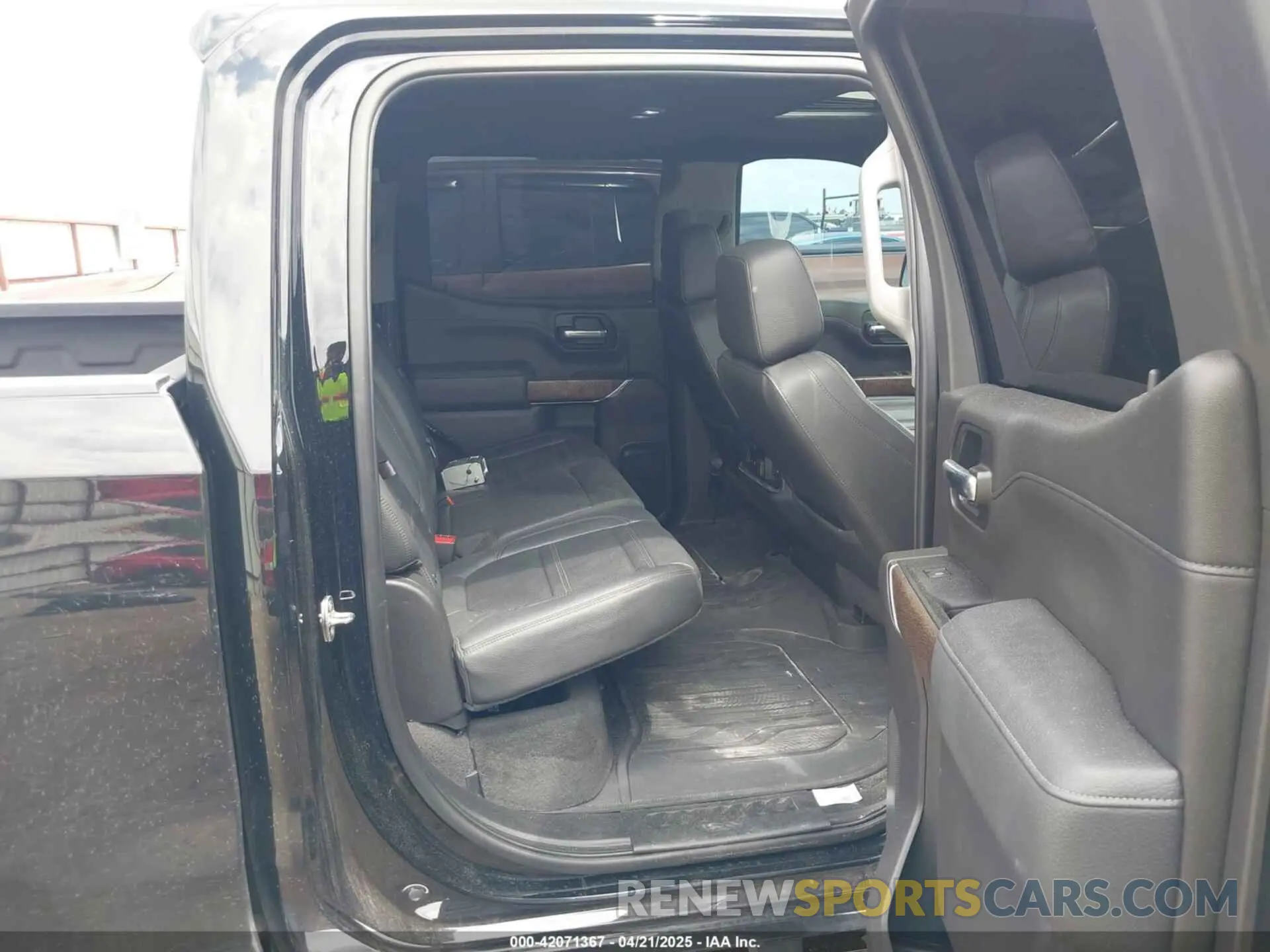 8 Photograph of a damaged car 3GTP8FED7LG284281 GMC SIERRA 1500 2020
