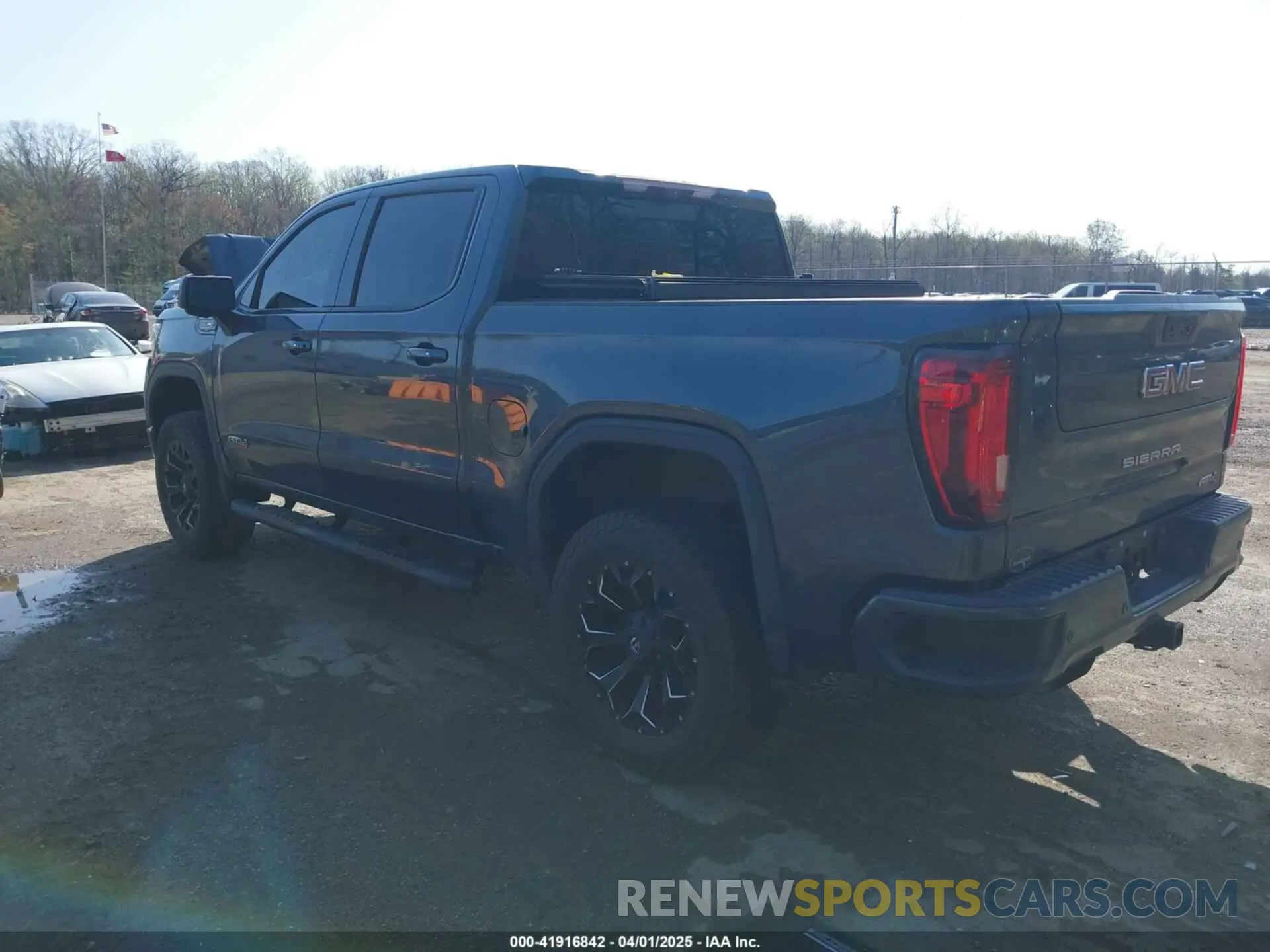 3 Photograph of a damaged car 3GTP9EEL5LG439490 GMC SIERRA 1500 2020