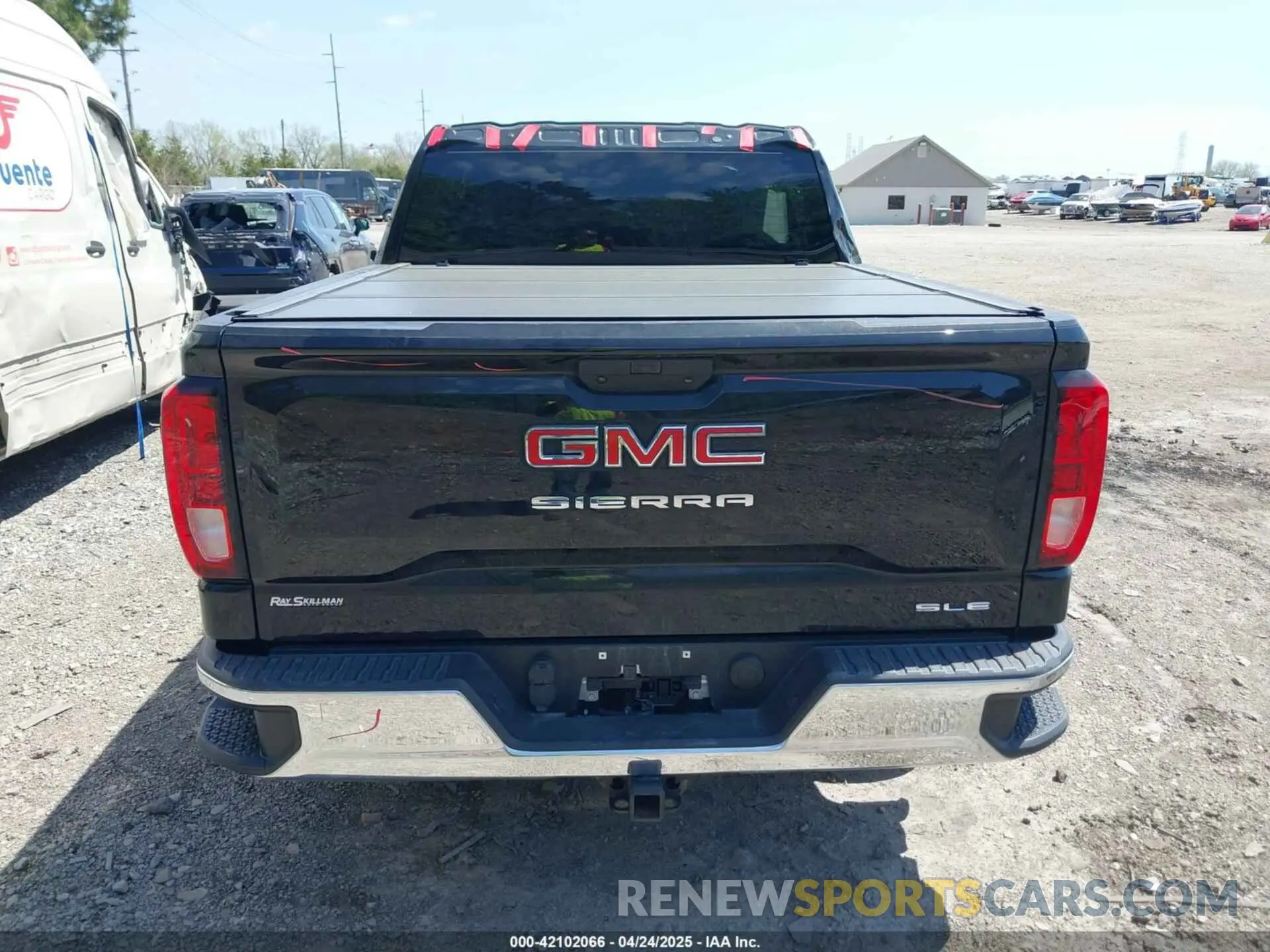 16 Photograph of a damaged car 3GTU9BED1LG343169 GMC SIERRA 1500 2020