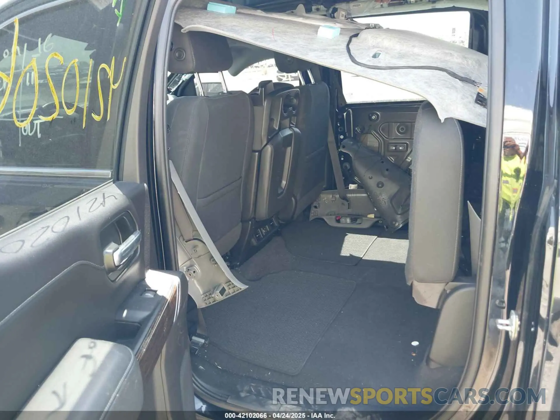 8 Photograph of a damaged car 3GTU9BED1LG343169 GMC SIERRA 1500 2020