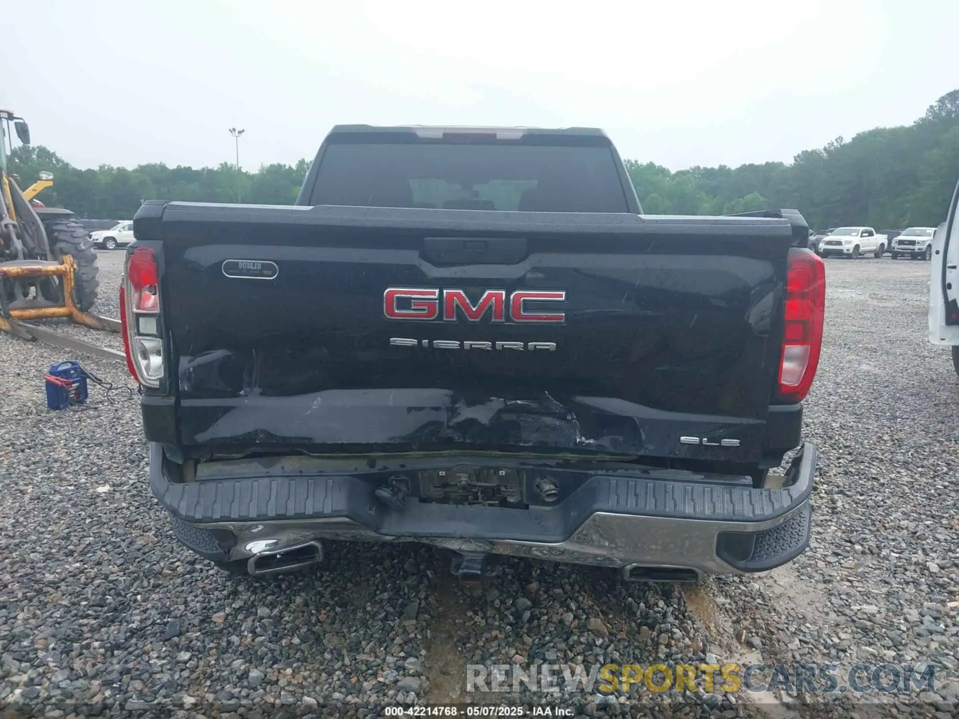 16 Photograph of a damaged car 3GTU9BED5LG329260 GMC SIERRA 1500 2020