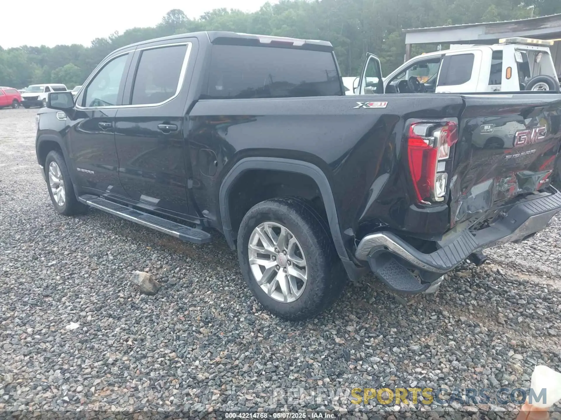 3 Photograph of a damaged car 3GTU9BED5LG329260 GMC SIERRA 1500 2020