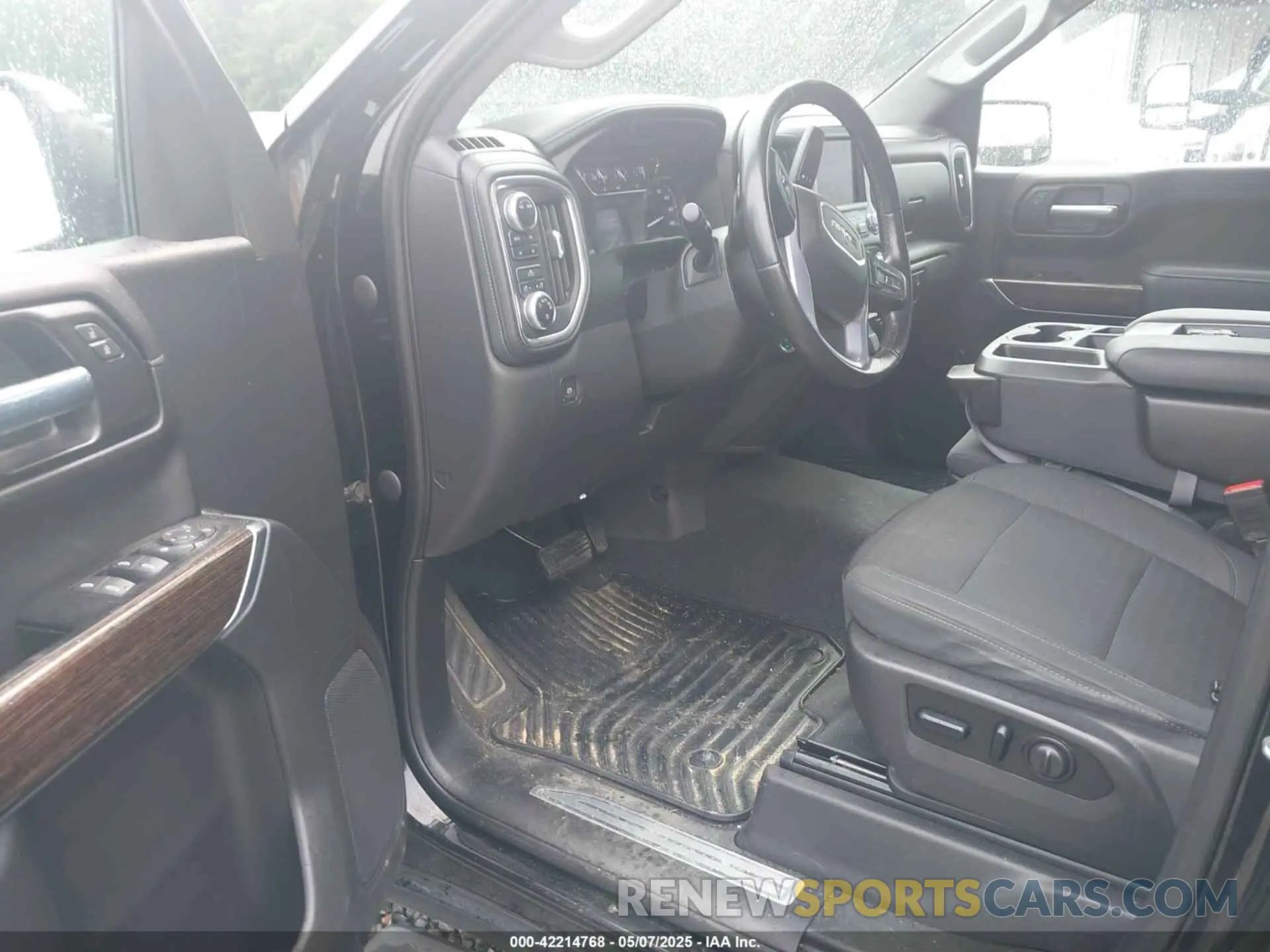 5 Photograph of a damaged car 3GTU9BED5LG329260 GMC SIERRA 1500 2020