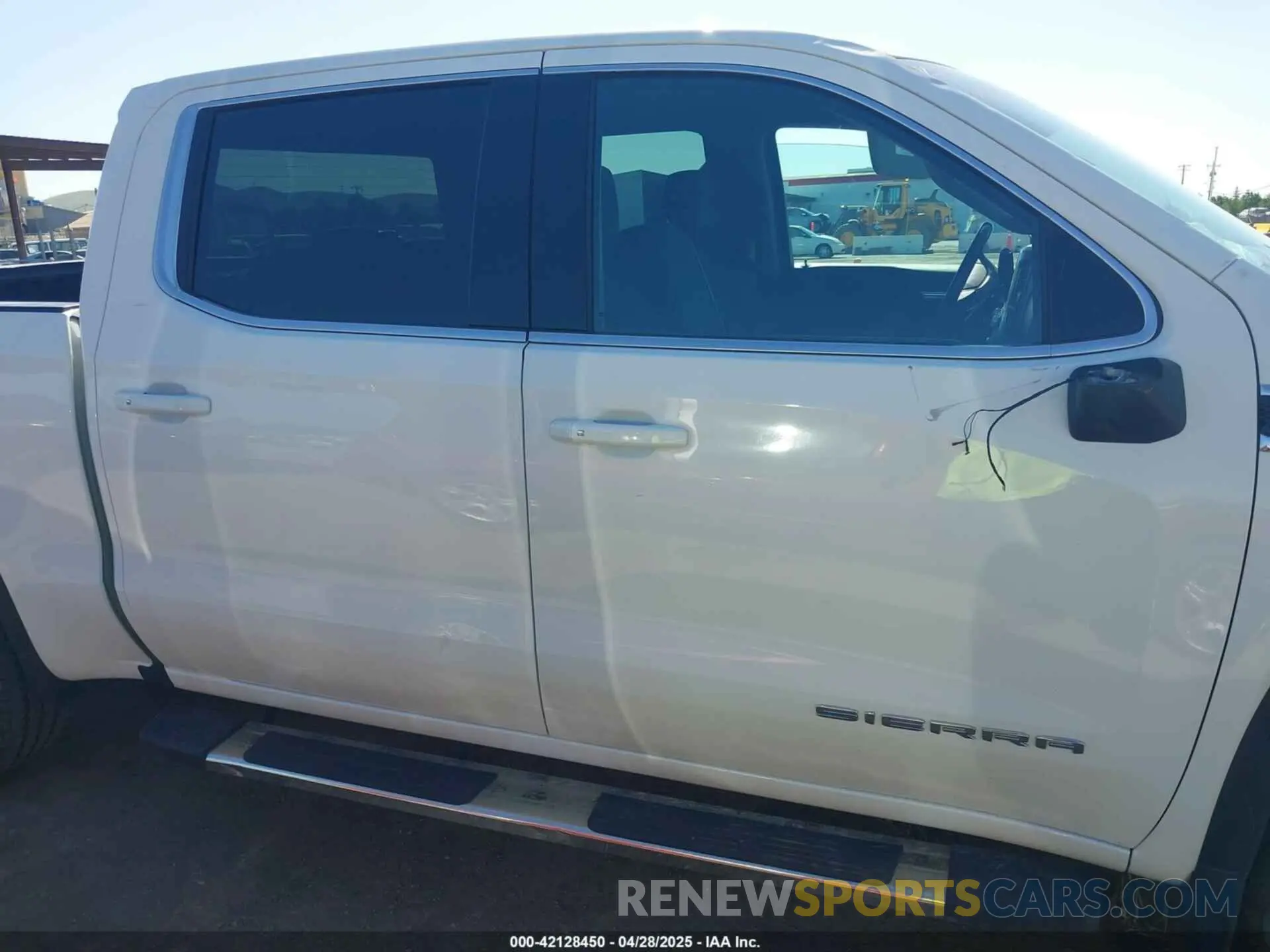 14 Photograph of a damaged car 3GTU9BED8LG362818 GMC SIERRA 1500 2020