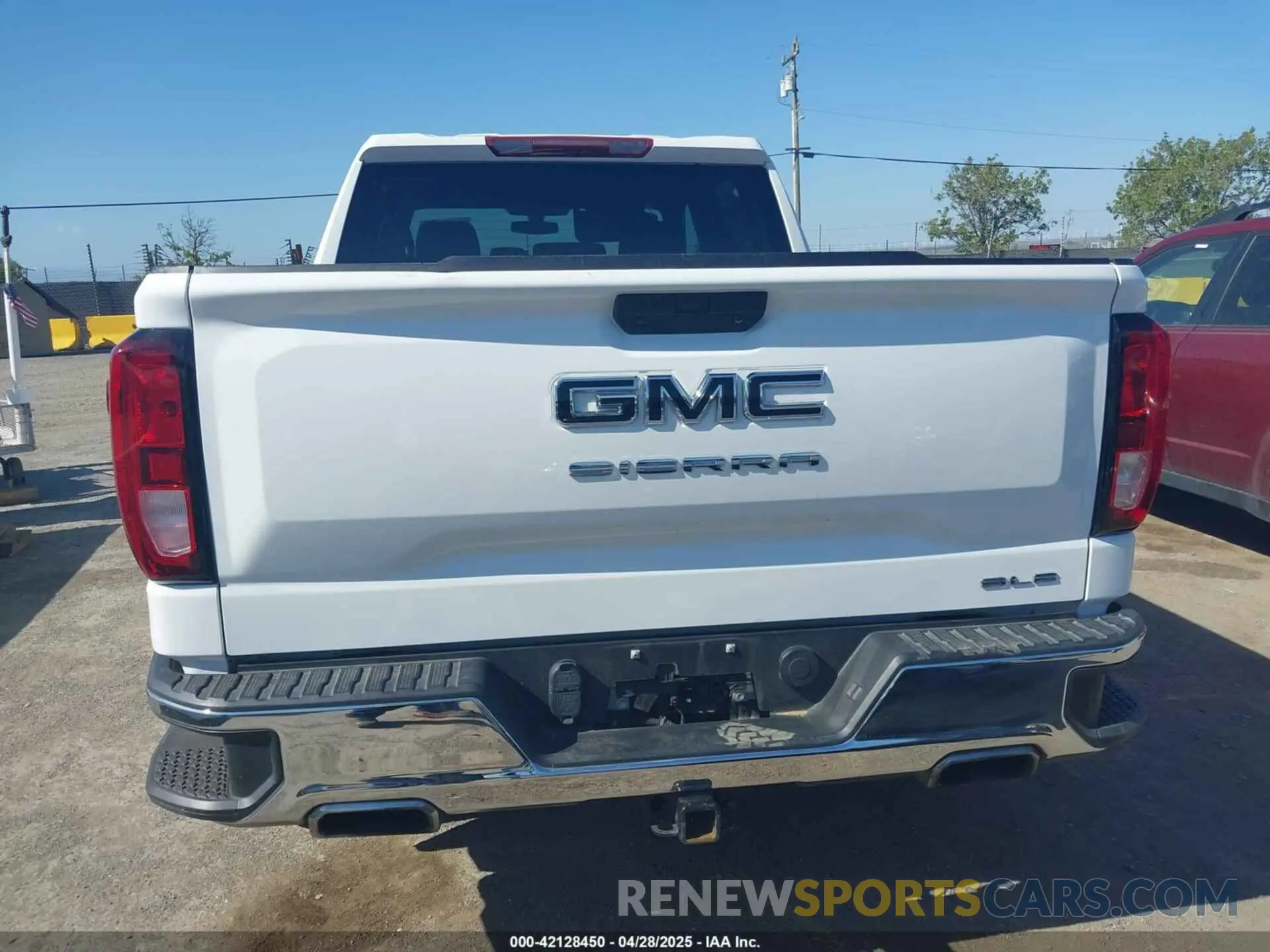 17 Photograph of a damaged car 3GTU9BED8LG362818 GMC SIERRA 1500 2020