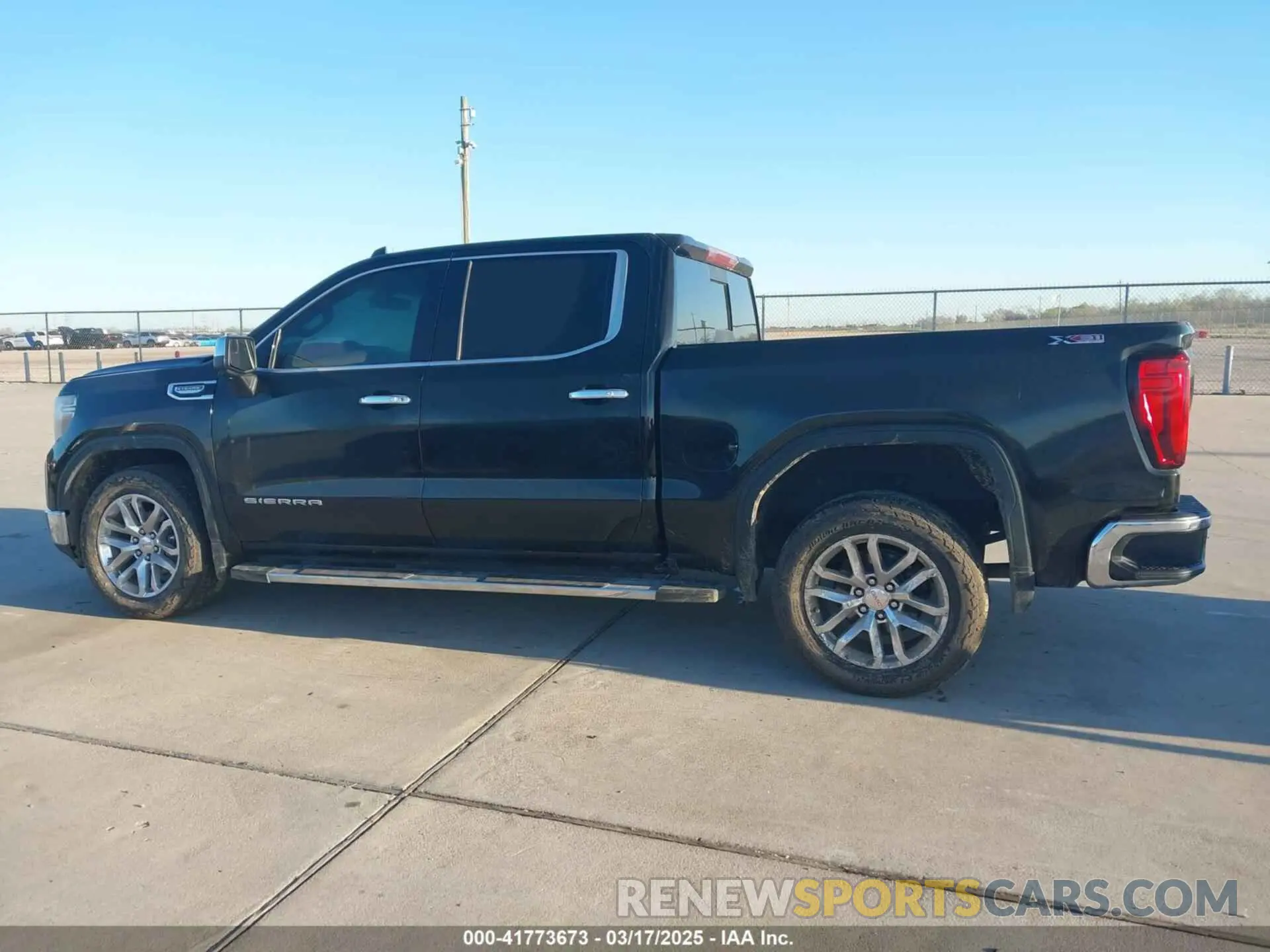 14 Photograph of a damaged car 3GTU9DED0LG367331 GMC SIERRA 1500 2020