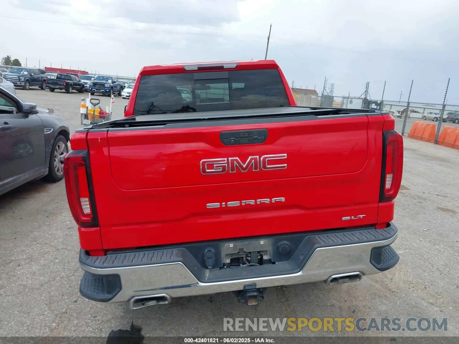 16 Photograph of a damaged car 3GTU9DED1LG112638 GMC SIERRA 1500 2020
