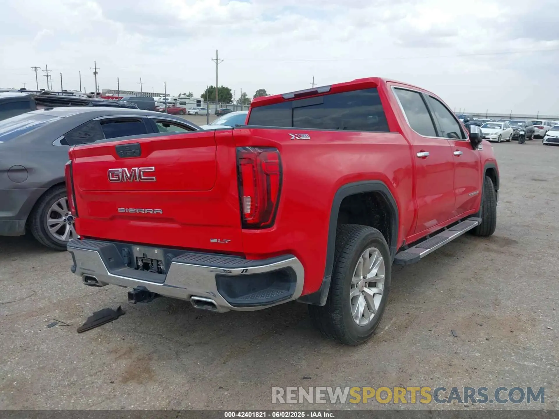 4 Photograph of a damaged car 3GTU9DED1LG112638 GMC SIERRA 1500 2020