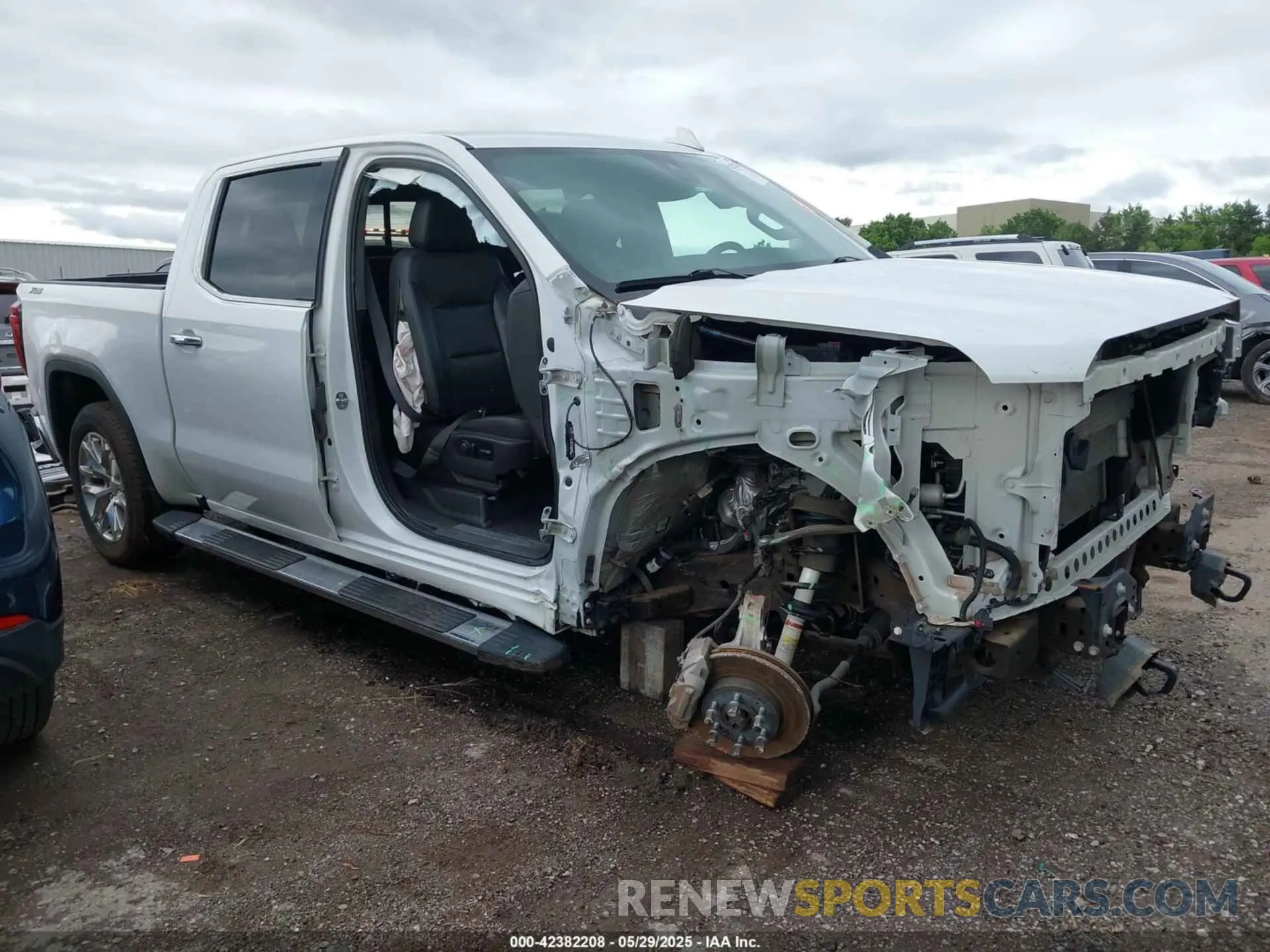 14 Photograph of a damaged car 3GTU9DED1LG352675 GMC SIERRA 1500 2020