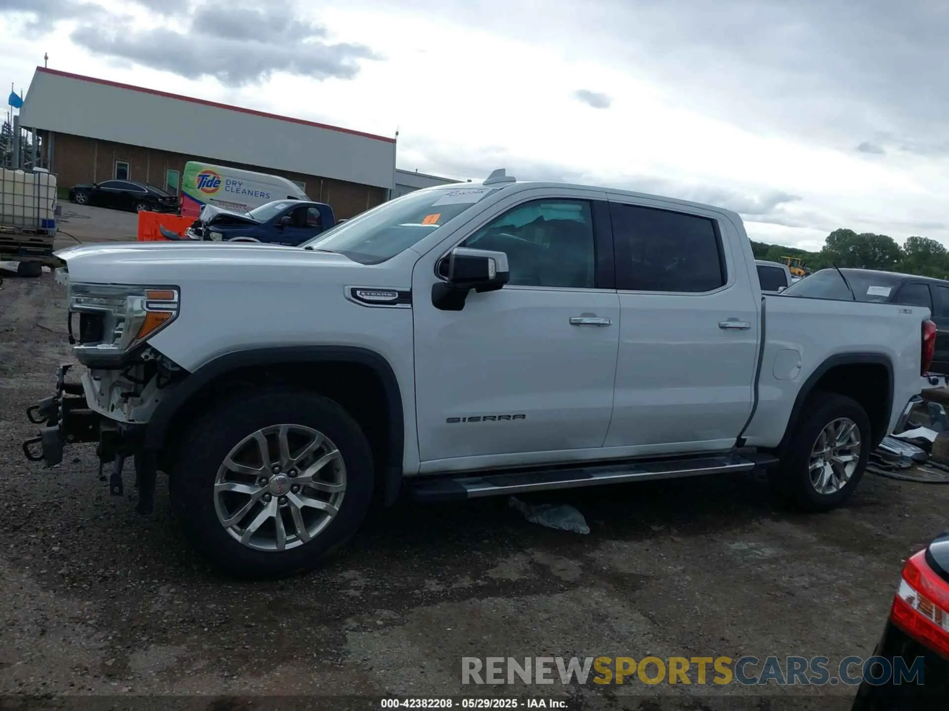 15 Photograph of a damaged car 3GTU9DED1LG352675 GMC SIERRA 1500 2020