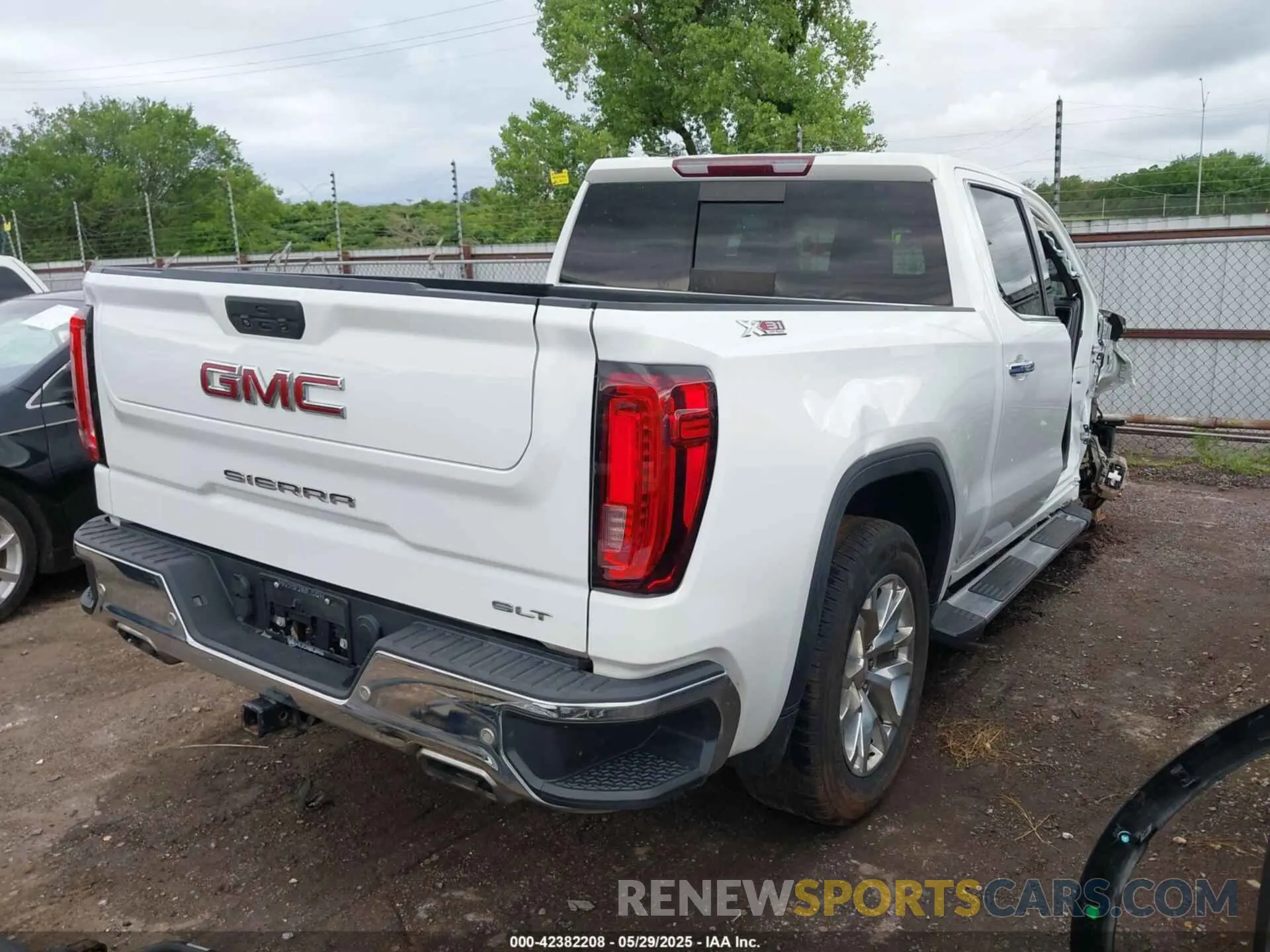 4 Photograph of a damaged car 3GTU9DED1LG352675 GMC SIERRA 1500 2020