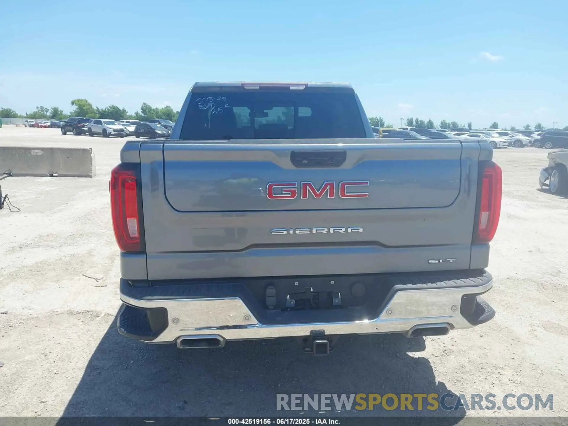16 Photograph of a damaged car 3GTU9DED4LG363332 GMC SIERRA 1500 2020