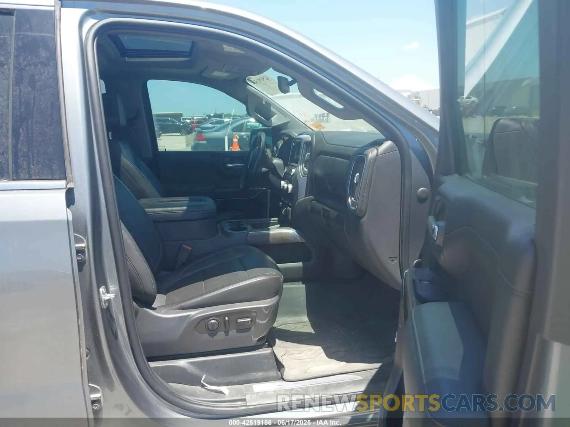 5 Photograph of a damaged car 3GTU9DED4LG363332 GMC SIERRA 1500 2020