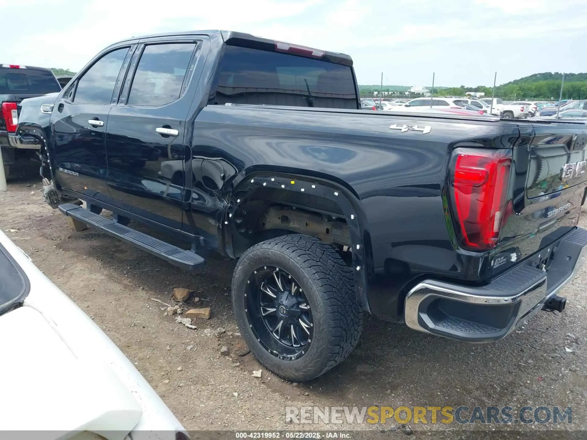3 Photograph of a damaged car 3GTU9DED6LG133243 GMC SIERRA 1500 2020