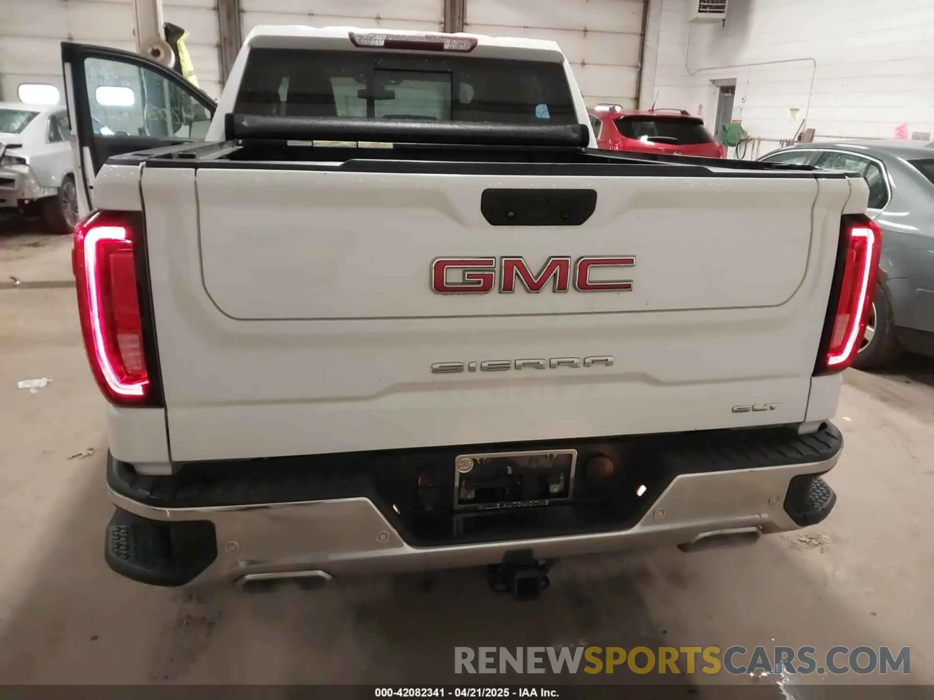 16 Photograph of a damaged car 3GTU9DED6LG356866 GMC SIERRA 1500 2020