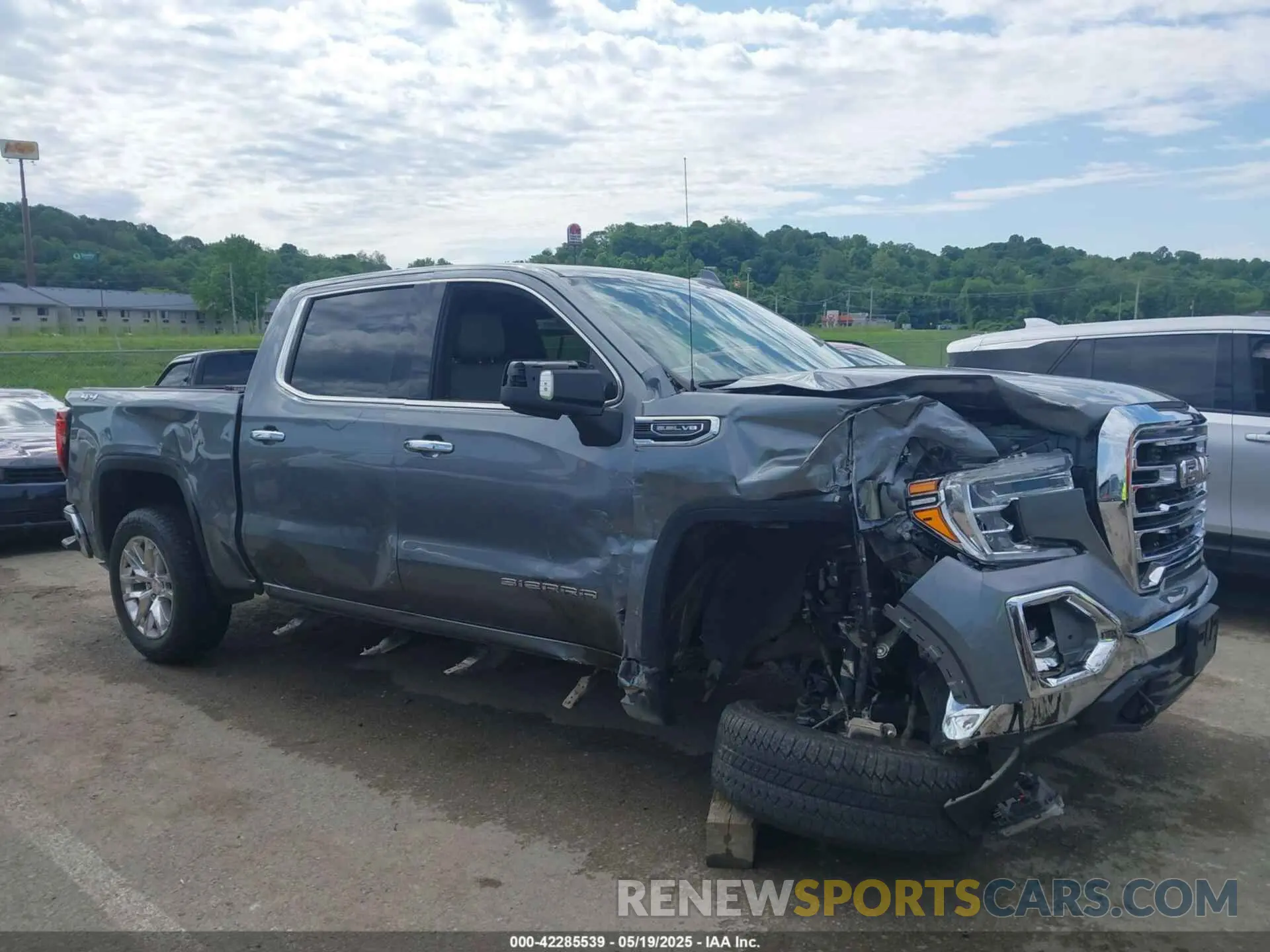 14 Photograph of a damaged car 3GTU9DED8LG417473 GMC SIERRA 1500 2020