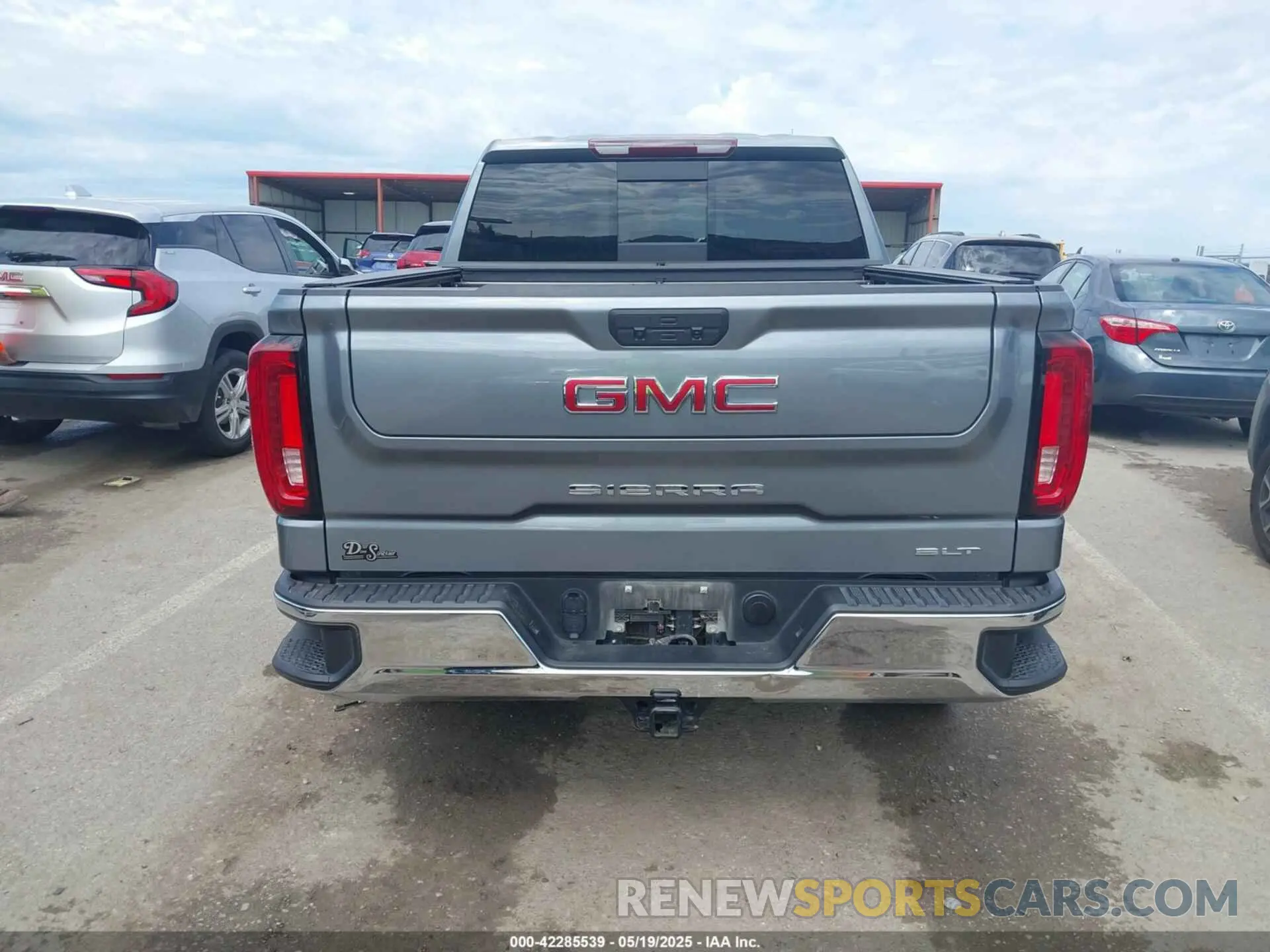 17 Photograph of a damaged car 3GTU9DED8LG417473 GMC SIERRA 1500 2020