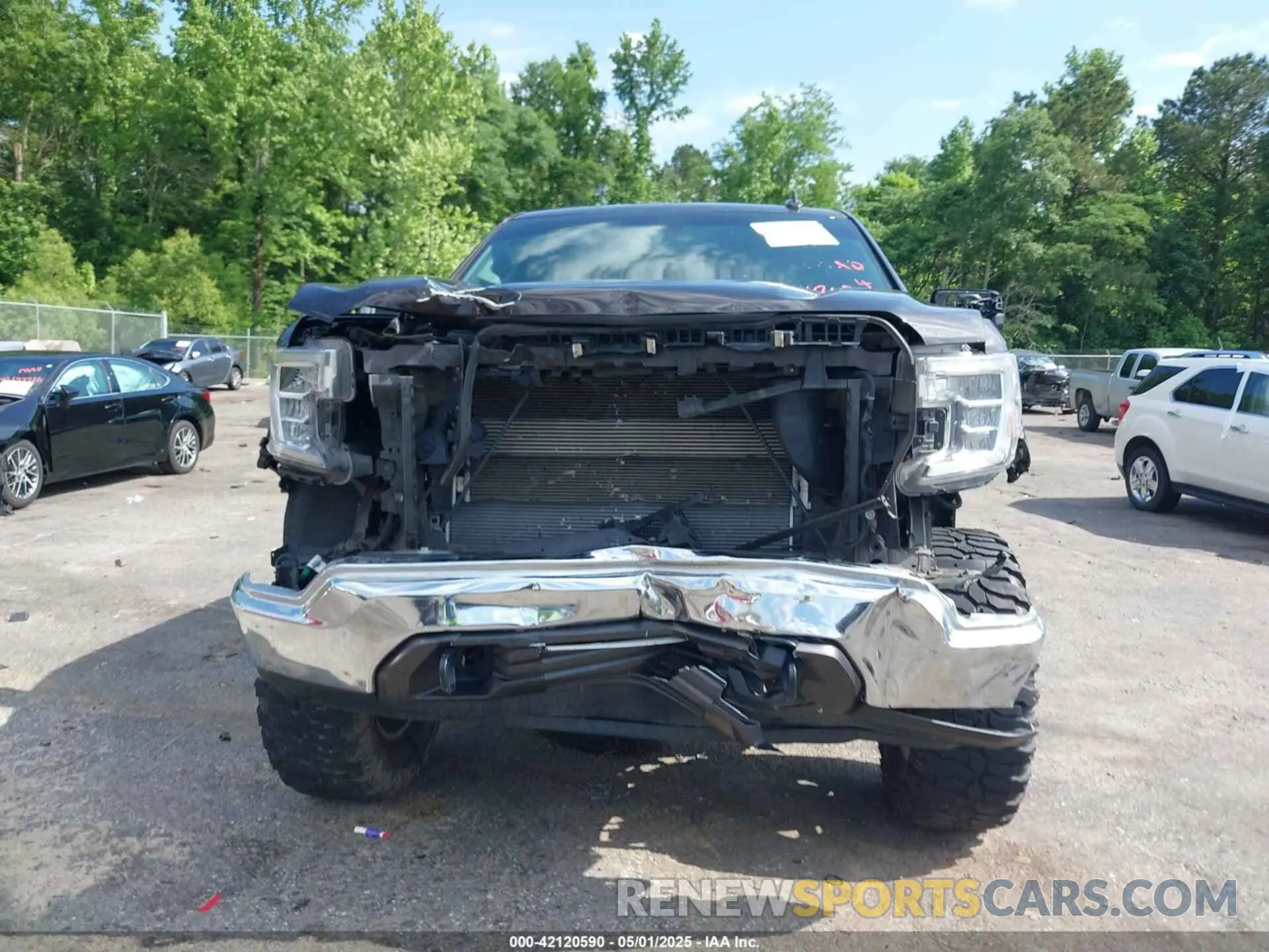 13 Photograph of a damaged car 3GTU9DED9LG286487 GMC SIERRA 1500 2020