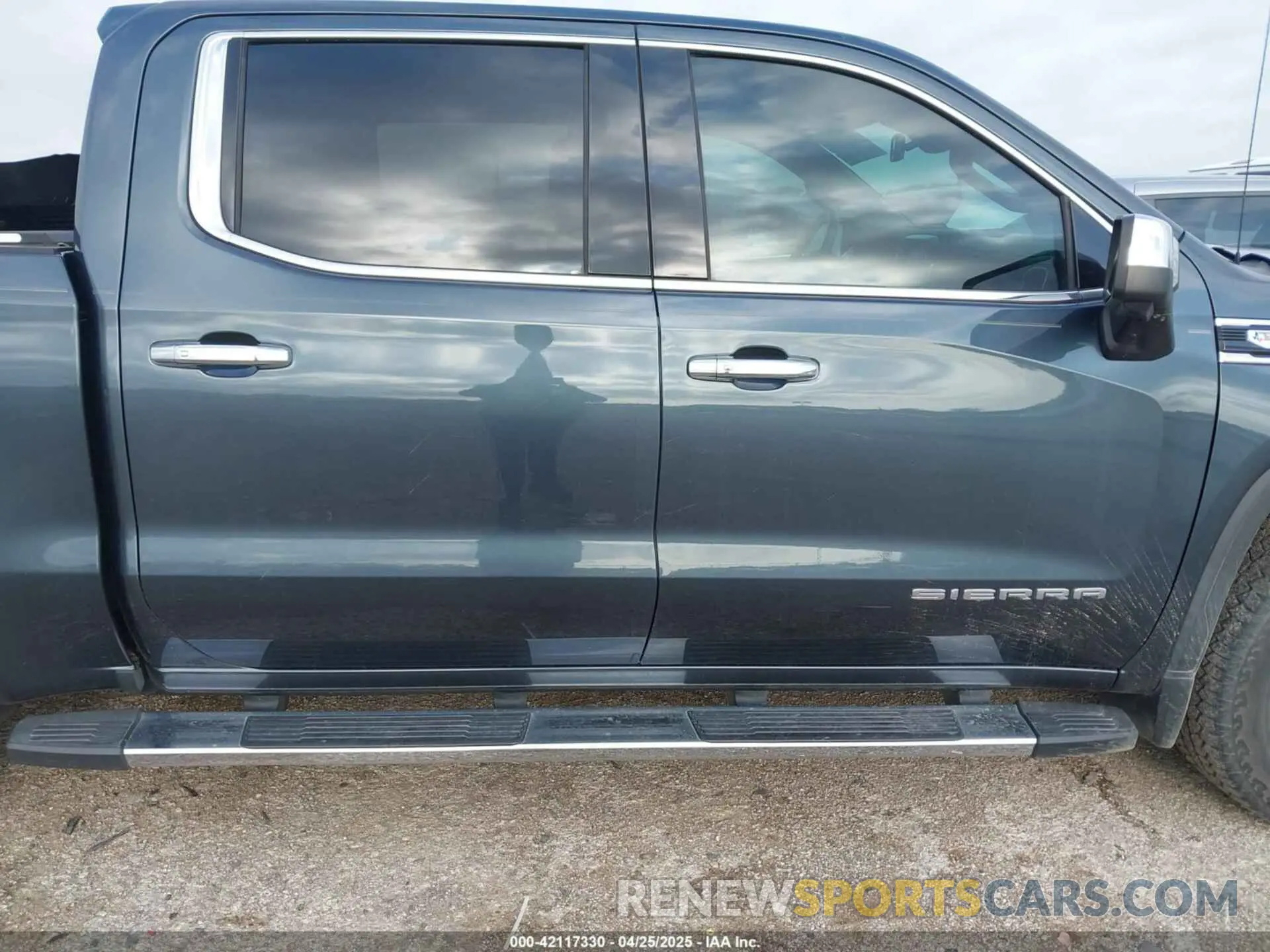 13 Photograph of a damaged car 3GTU9DED9LG410046 GMC SIERRA 1500 2020