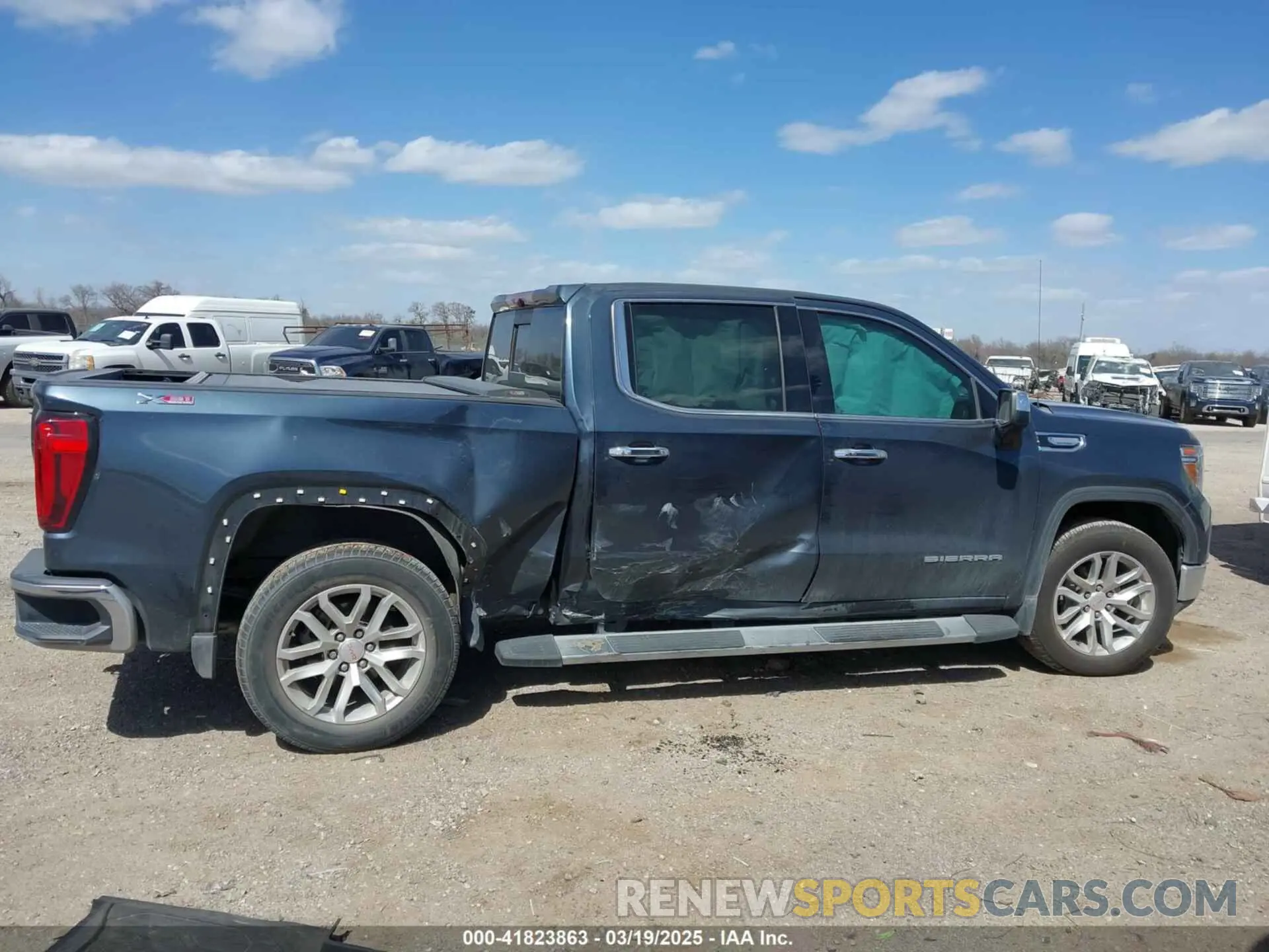 13 Photograph of a damaged car 3GTU9DET4LG265392 GMC SIERRA 1500 2020