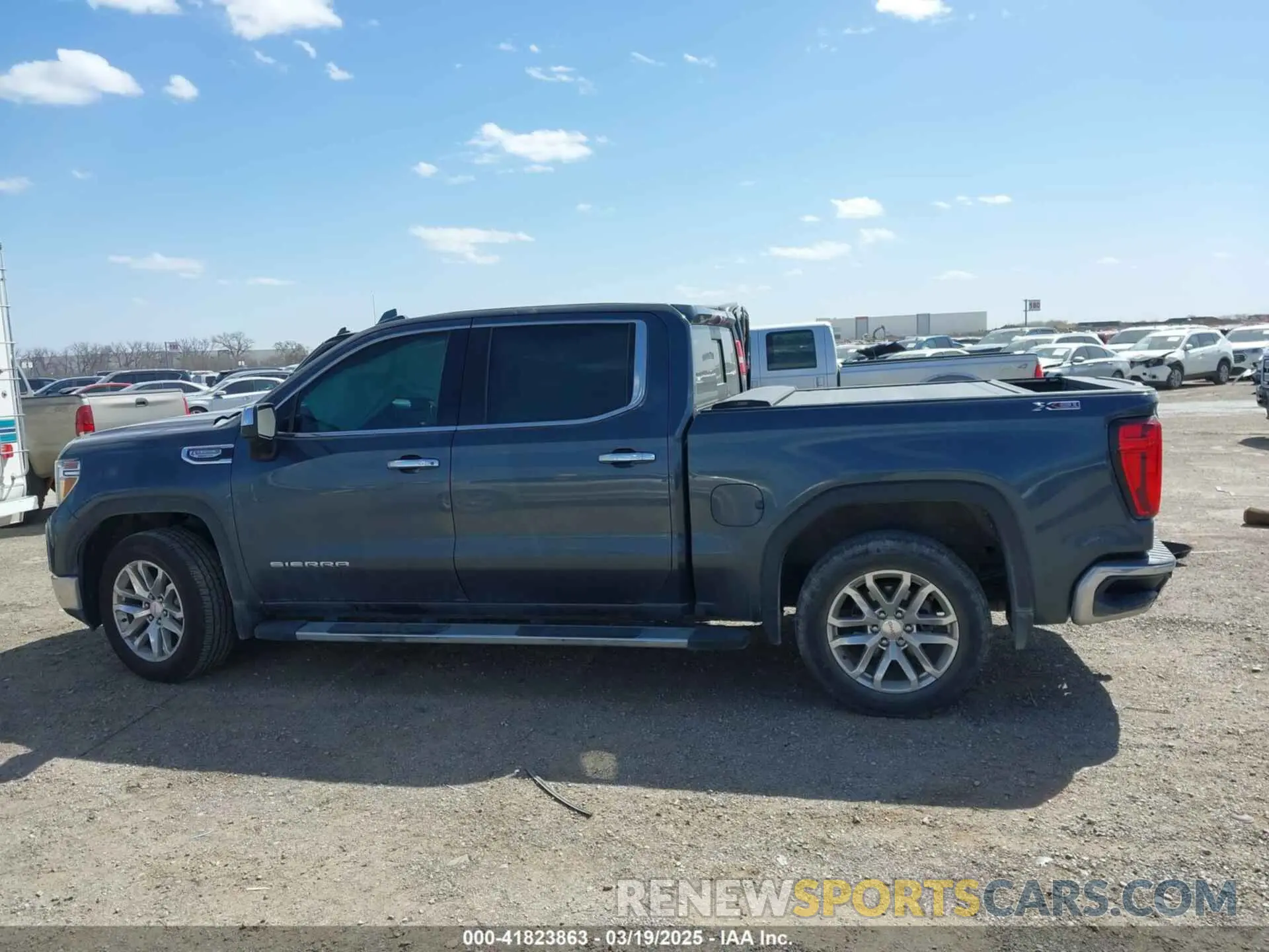 14 Photograph of a damaged car 3GTU9DET4LG265392 GMC SIERRA 1500 2020