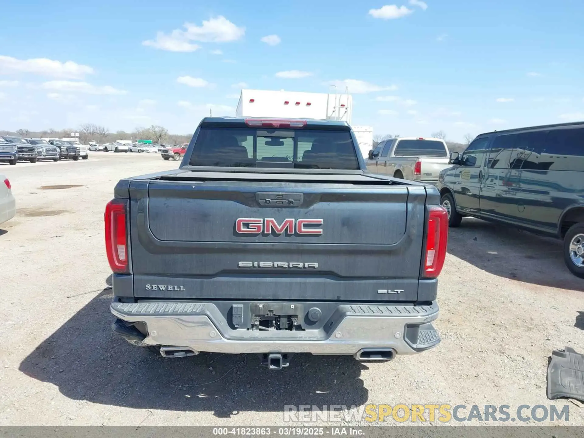 16 Photograph of a damaged car 3GTU9DET4LG265392 GMC SIERRA 1500 2020