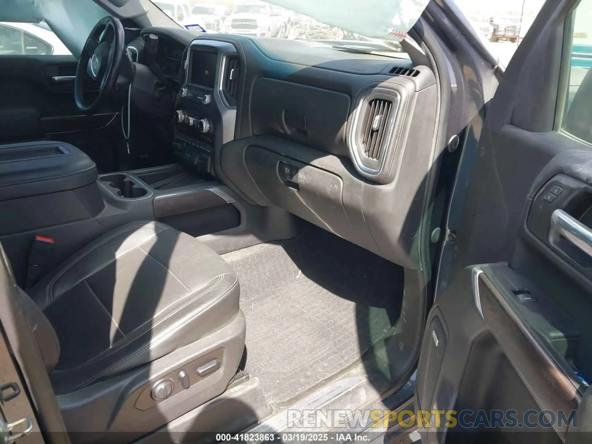 5 Photograph of a damaged car 3GTU9DET4LG265392 GMC SIERRA 1500 2020