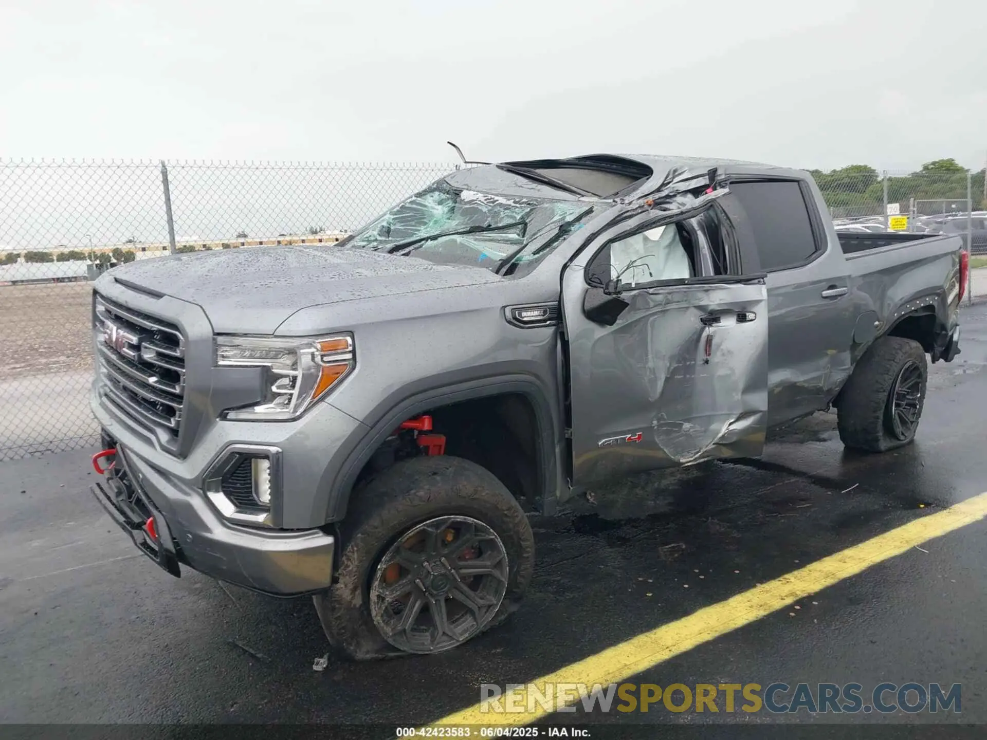 2 Photograph of a damaged car 3GTU9EET2LG419748 GMC SIERRA 1500 2020
