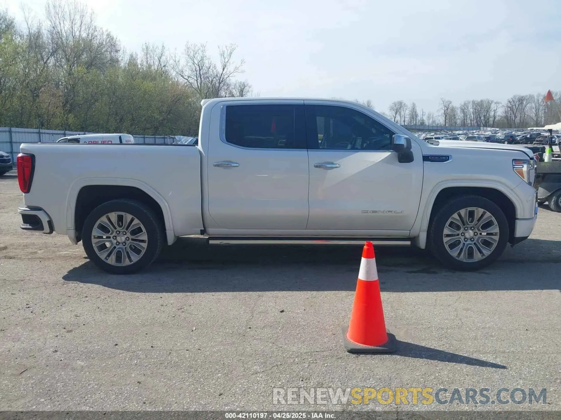 13 Photograph of a damaged car 3GTU9FEL1LG430780 GMC SIERRA 1500 2020
