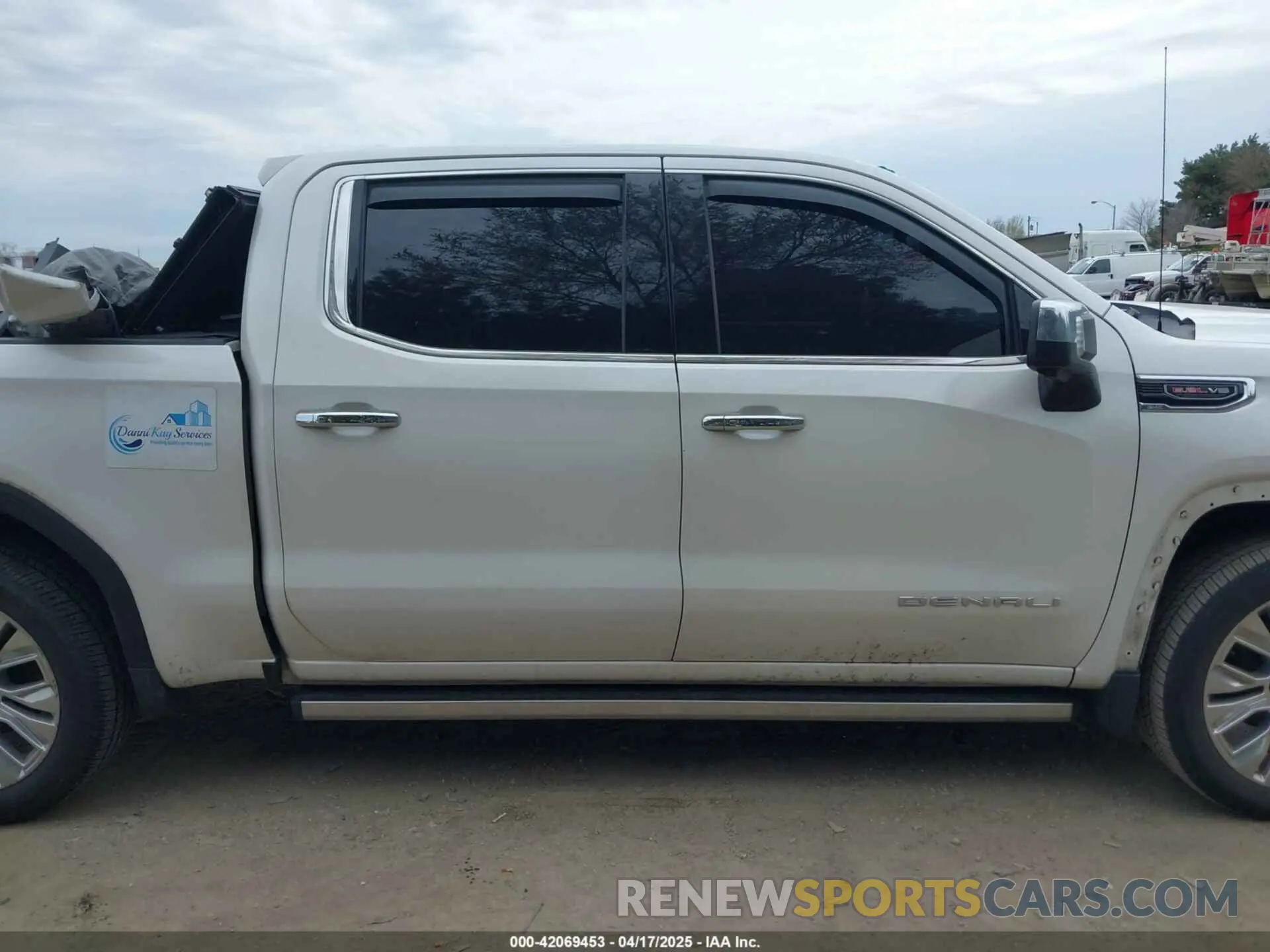 14 Photograph of a damaged car 3GTU9FEL6LG310957 GMC SIERRA 1500 2020
