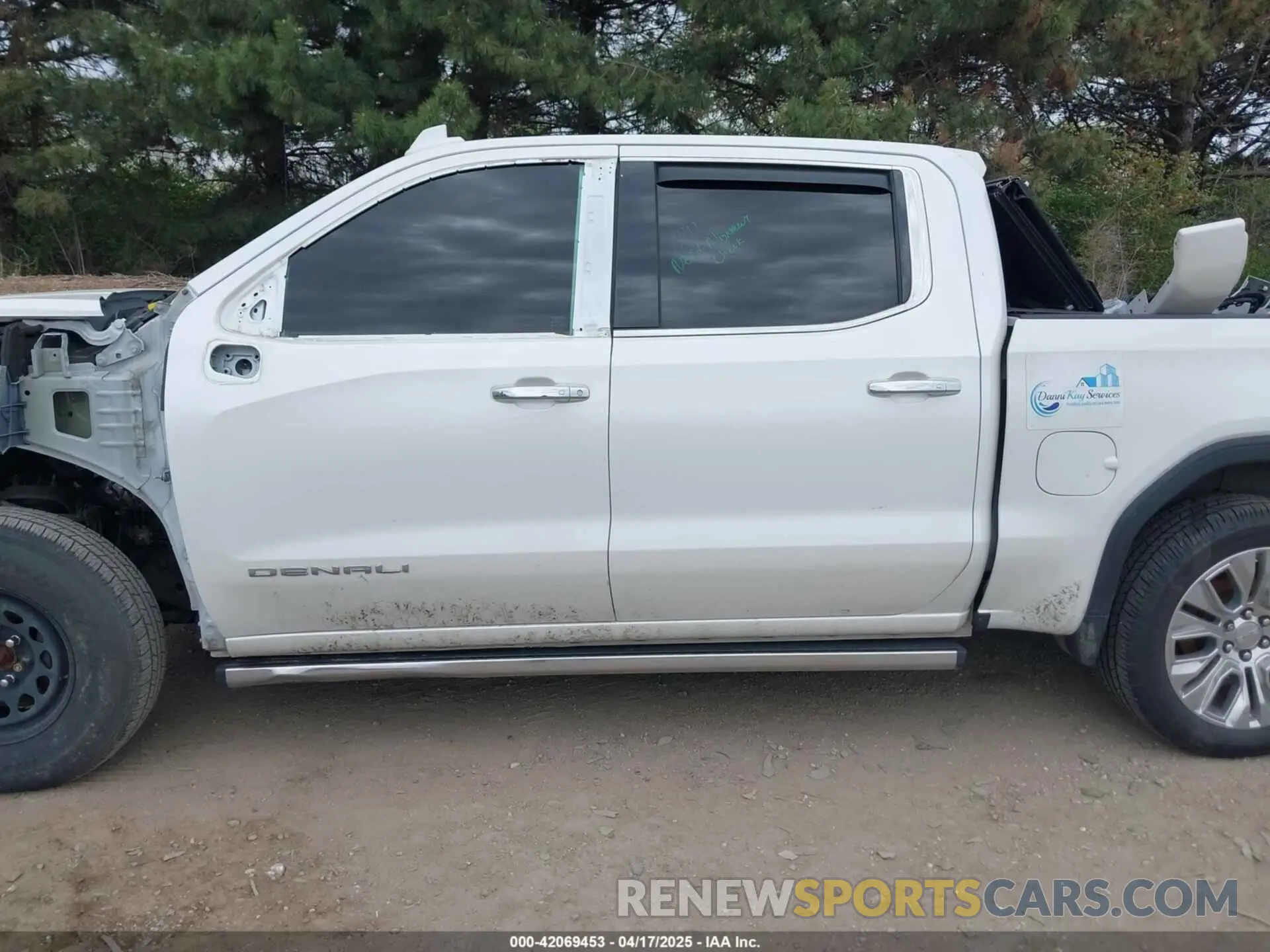 15 Photograph of a damaged car 3GTU9FEL6LG310957 GMC SIERRA 1500 2020