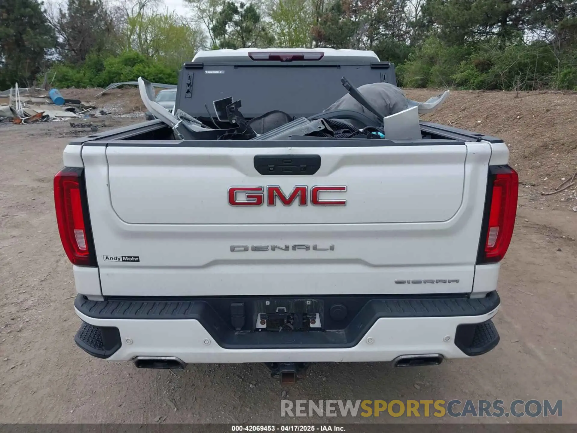 17 Photograph of a damaged car 3GTU9FEL6LG310957 GMC SIERRA 1500 2020