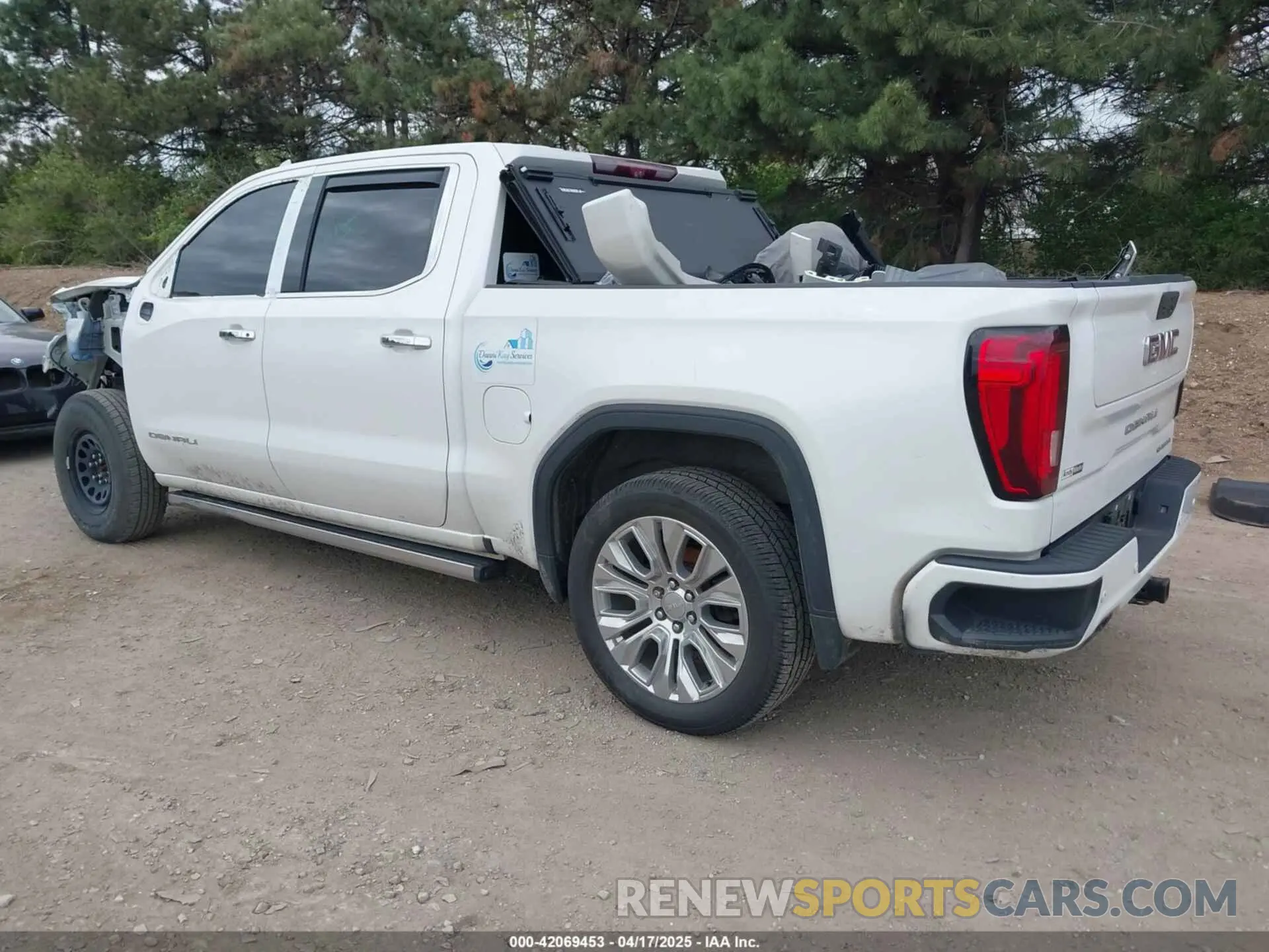 3 Photograph of a damaged car 3GTU9FEL6LG310957 GMC SIERRA 1500 2020