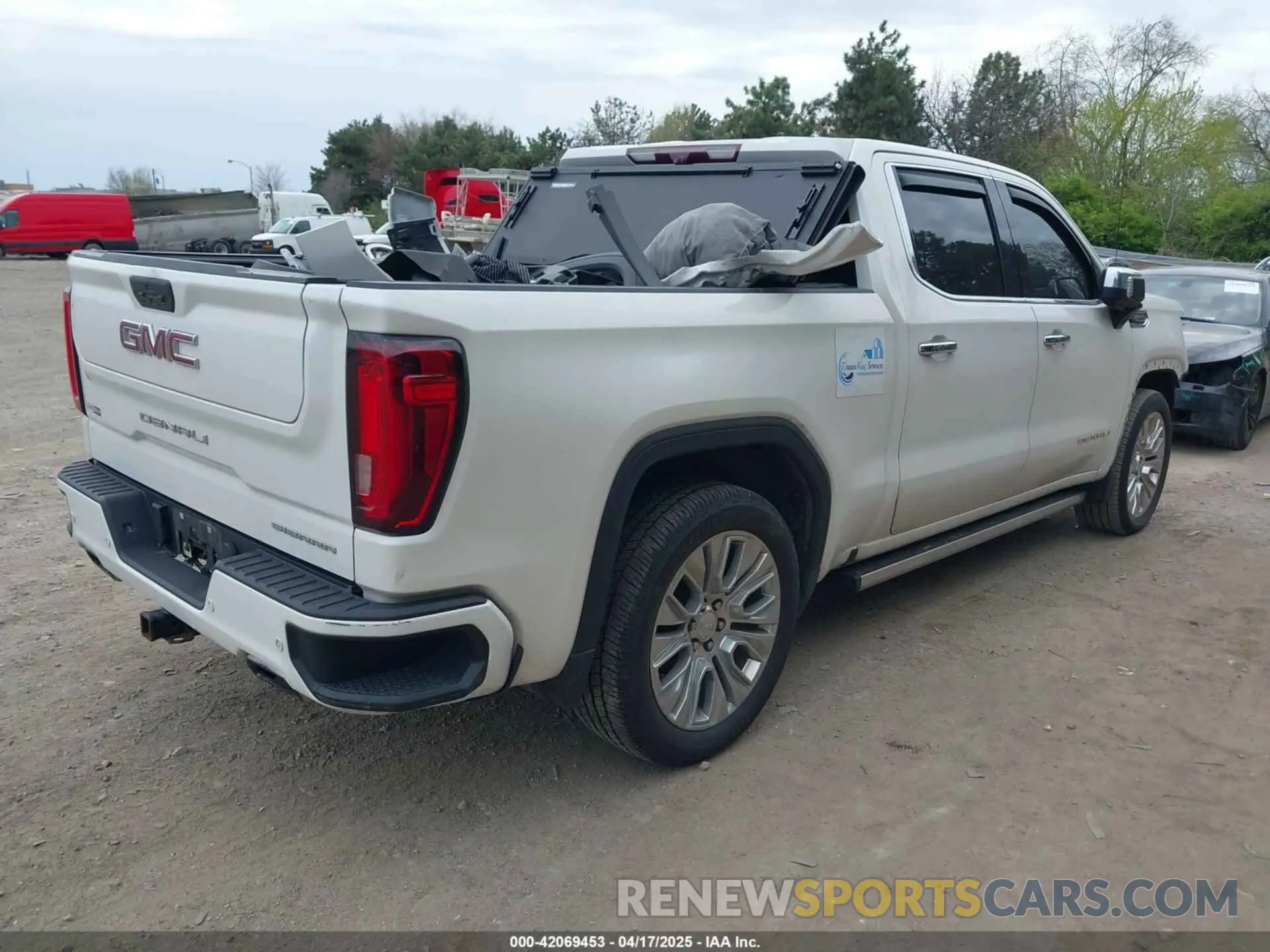 4 Photograph of a damaged car 3GTU9FEL6LG310957 GMC SIERRA 1500 2020