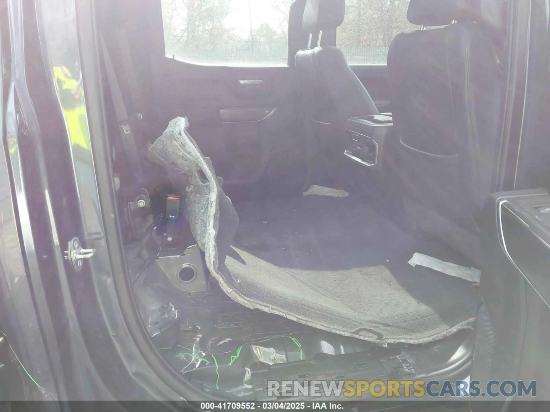 8 Photograph of a damaged car 1GTP9EED2MZ235126 GMC SIERRA 1500 2021