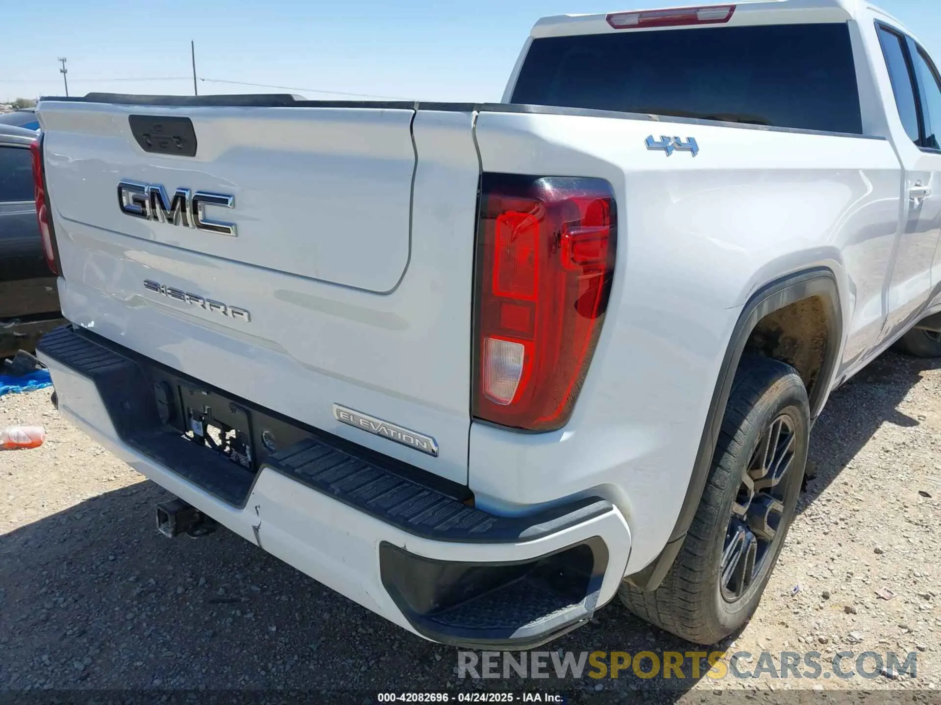 18 Photograph of a damaged car 1GTR9CED5MZ338277 GMC SIERRA 1500 2021