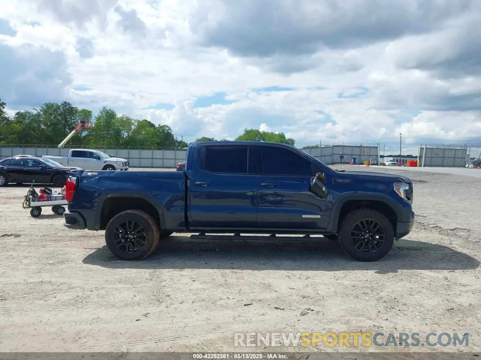 13 Photograph of a damaged car 1GTU9CED7MZ152072 GMC SIERRA 1500 2021