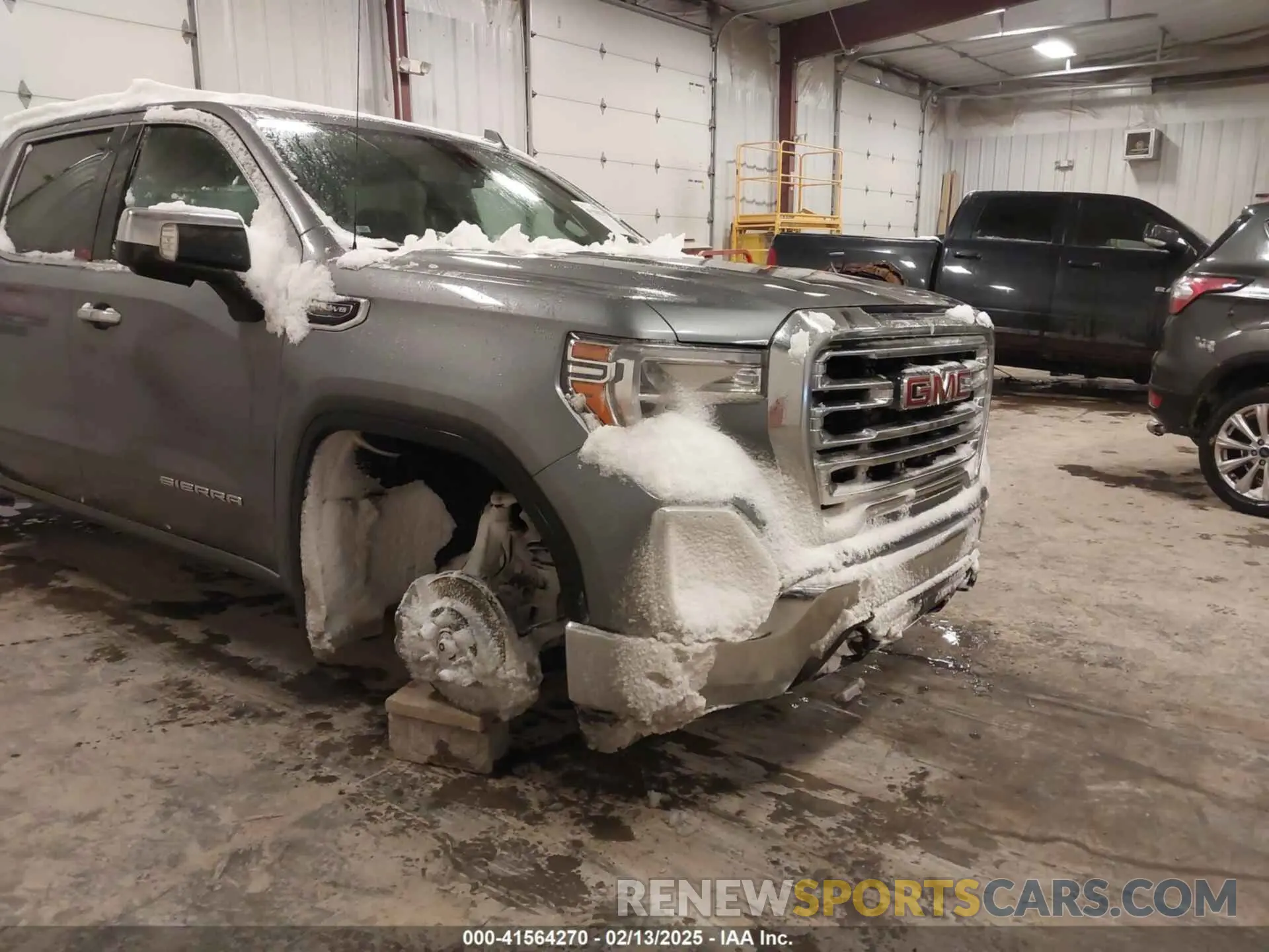 18 Photograph of a damaged car 1GTU9DED7MZ359468 GMC SIERRA 1500 2021