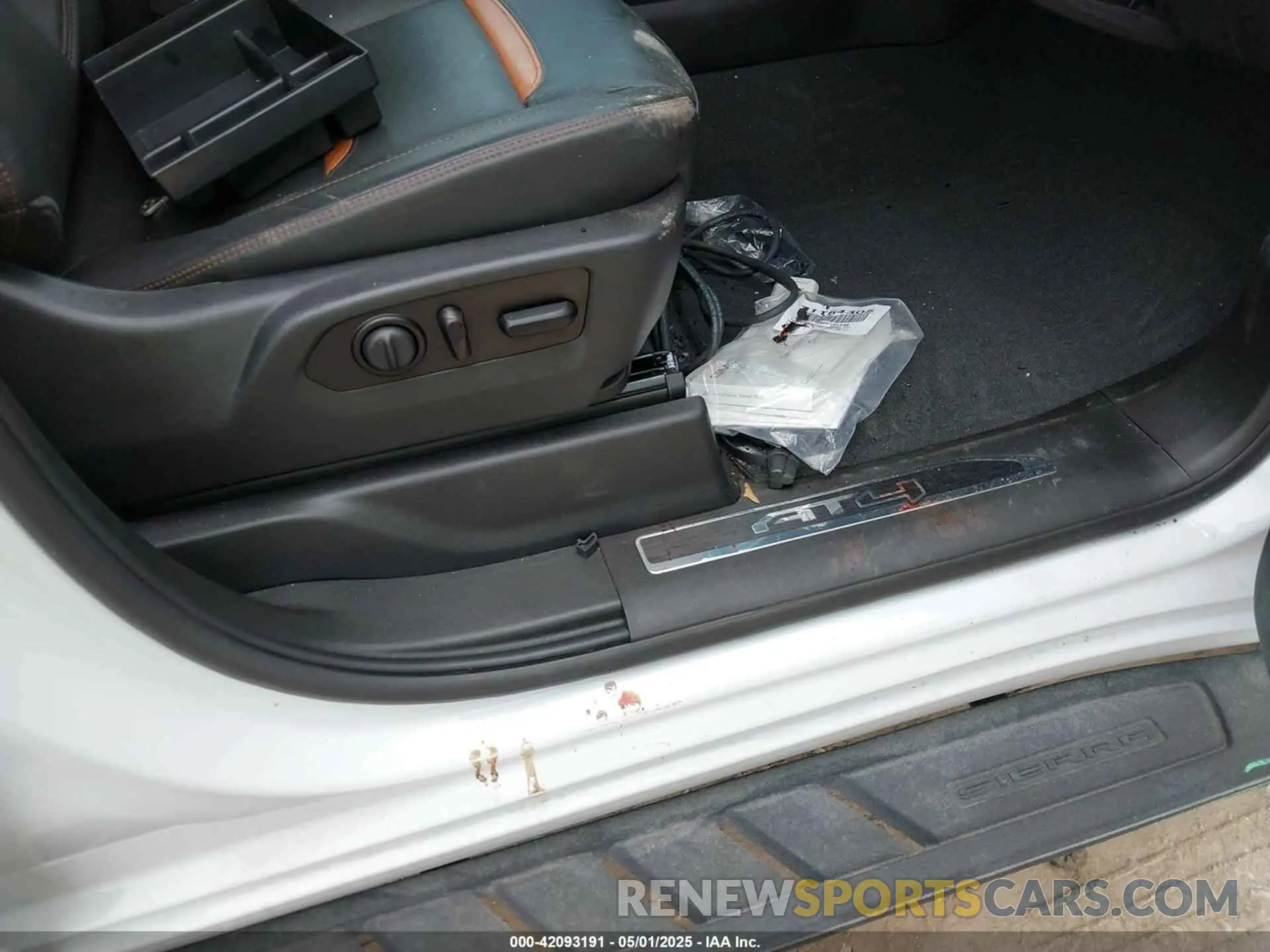 17 Photograph of a damaged car 1GTU9EET3MZ184388 GMC SIERRA 1500 2021