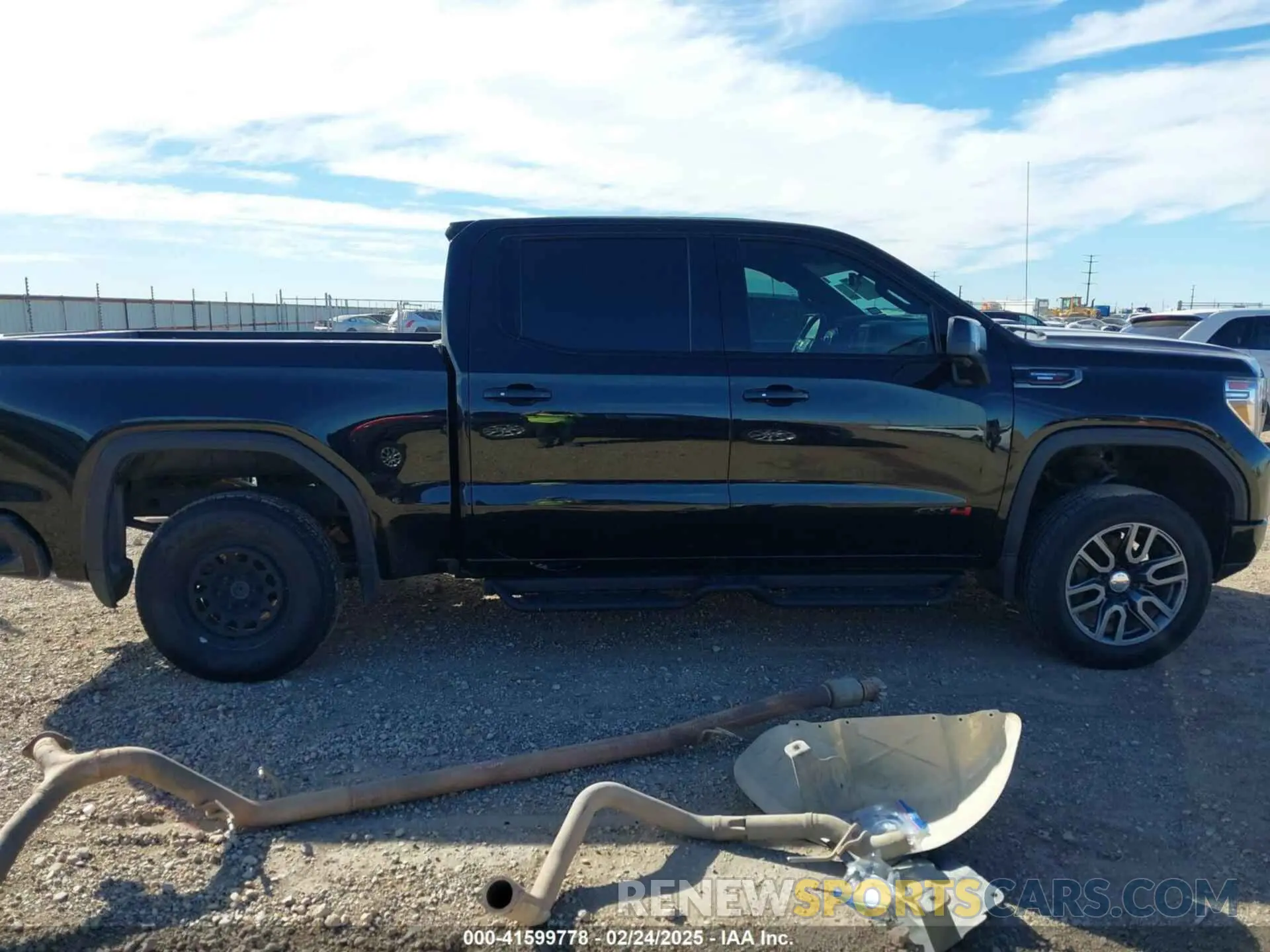 14 Photograph of a damaged car 1GTU9EETXMZ230606 GMC SIERRA 1500 2021