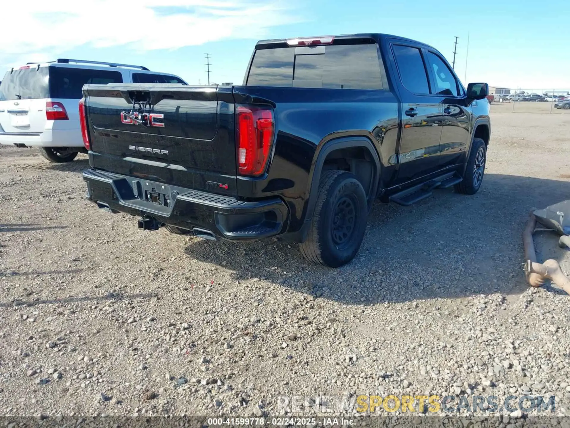 4 Photograph of a damaged car 1GTU9EETXMZ230606 GMC SIERRA 1500 2021