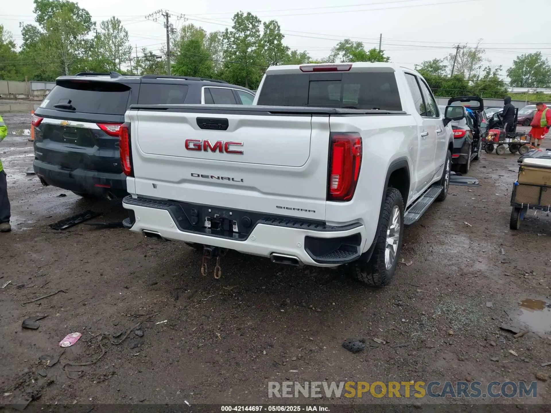 4 Photograph of a damaged car 1GTU9FED9MZ439656 GMC SIERRA 1500 2021