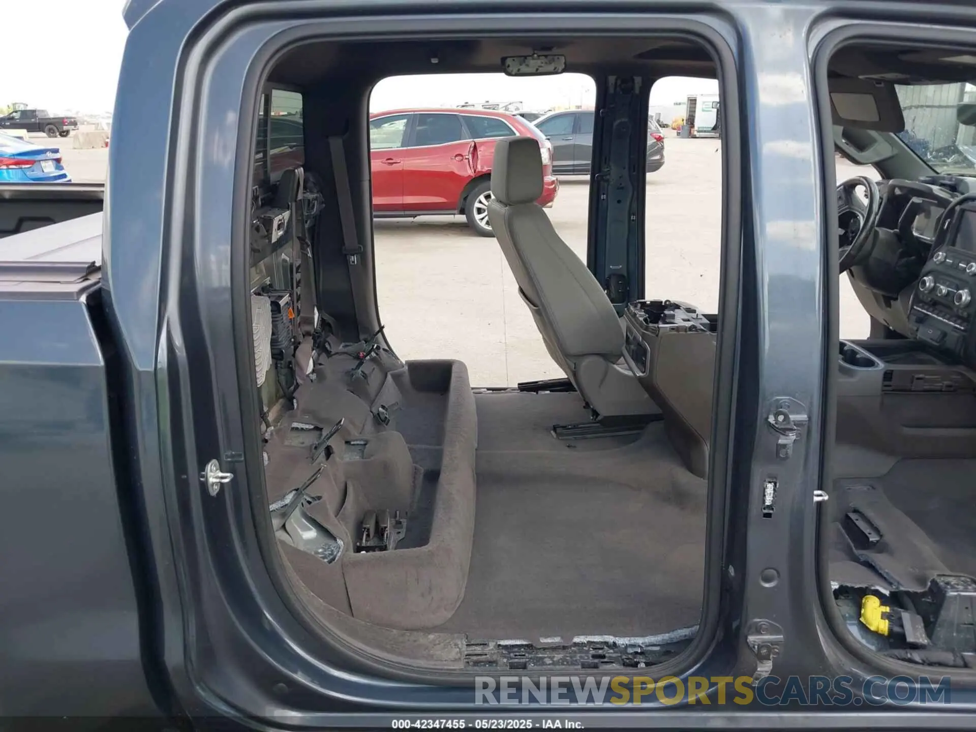 8 Photograph of a damaged car 1GTU9FEL7MZ303470 GMC SIERRA 1500 2021