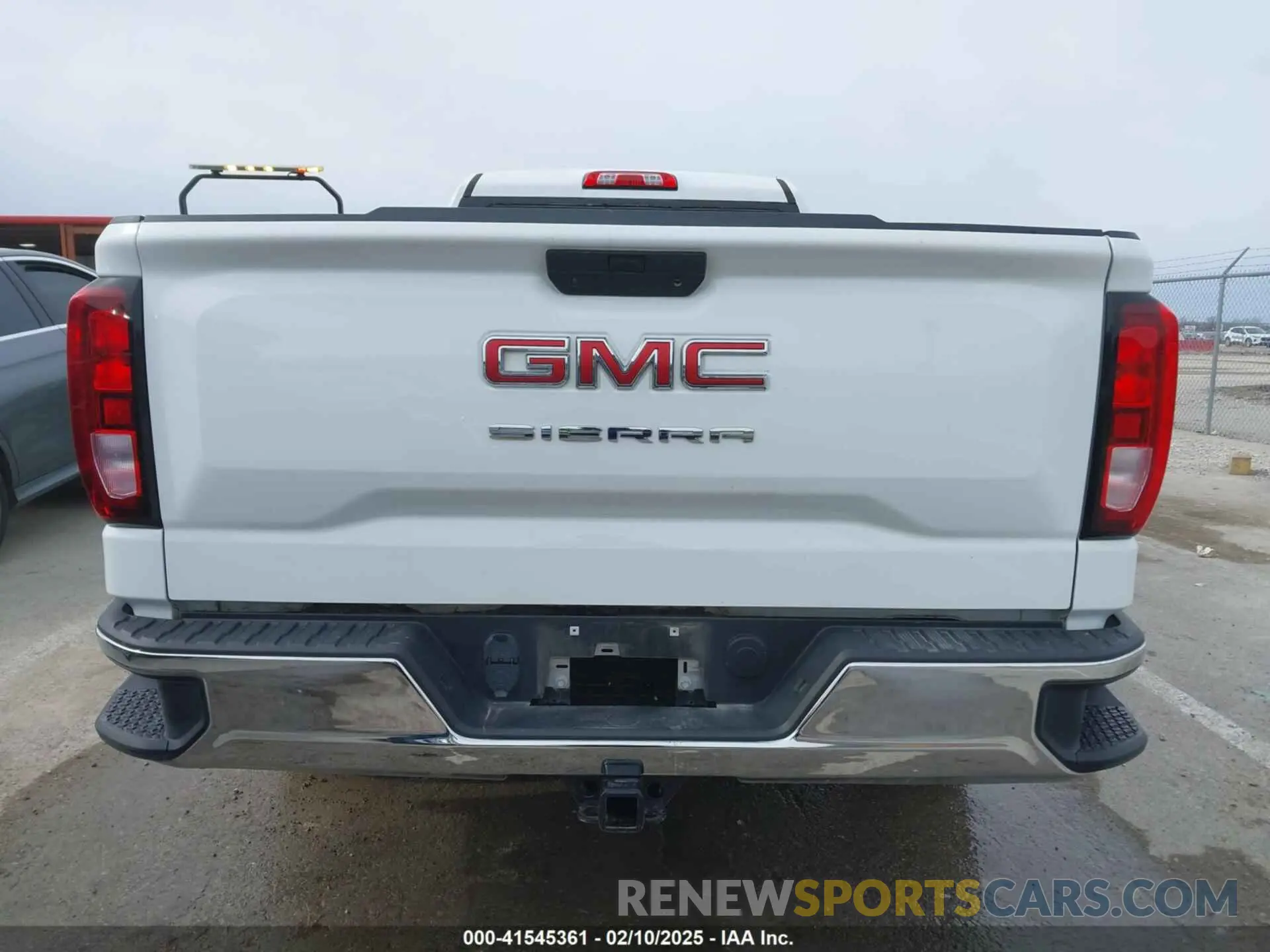 17 Photograph of a damaged car 3GTN8AEF4MG199461 GMC SIERRA 1500 2021
