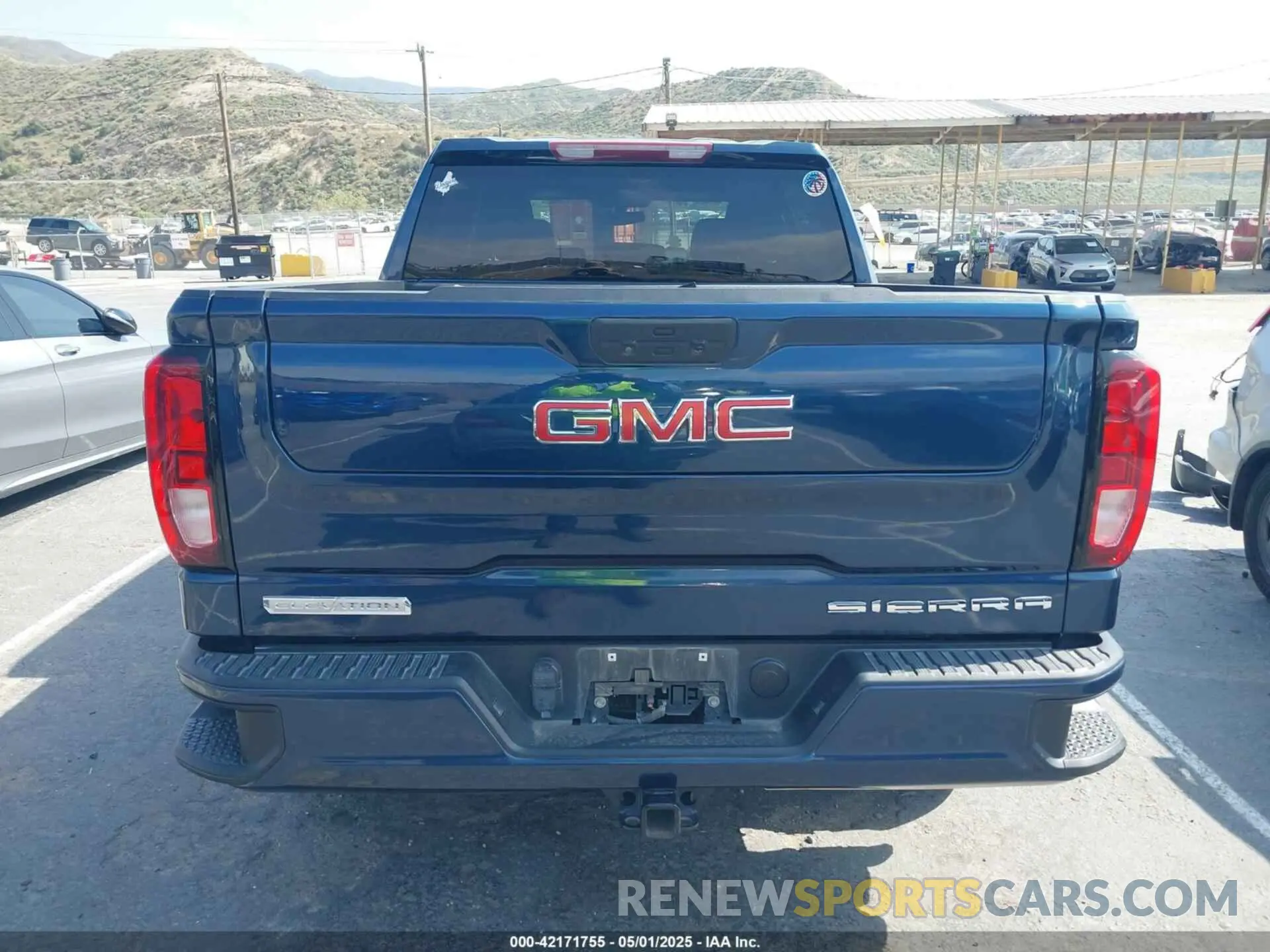 17 Photograph of a damaged car 3GTP8CED7MG478275 GMC SIERRA 1500 2021