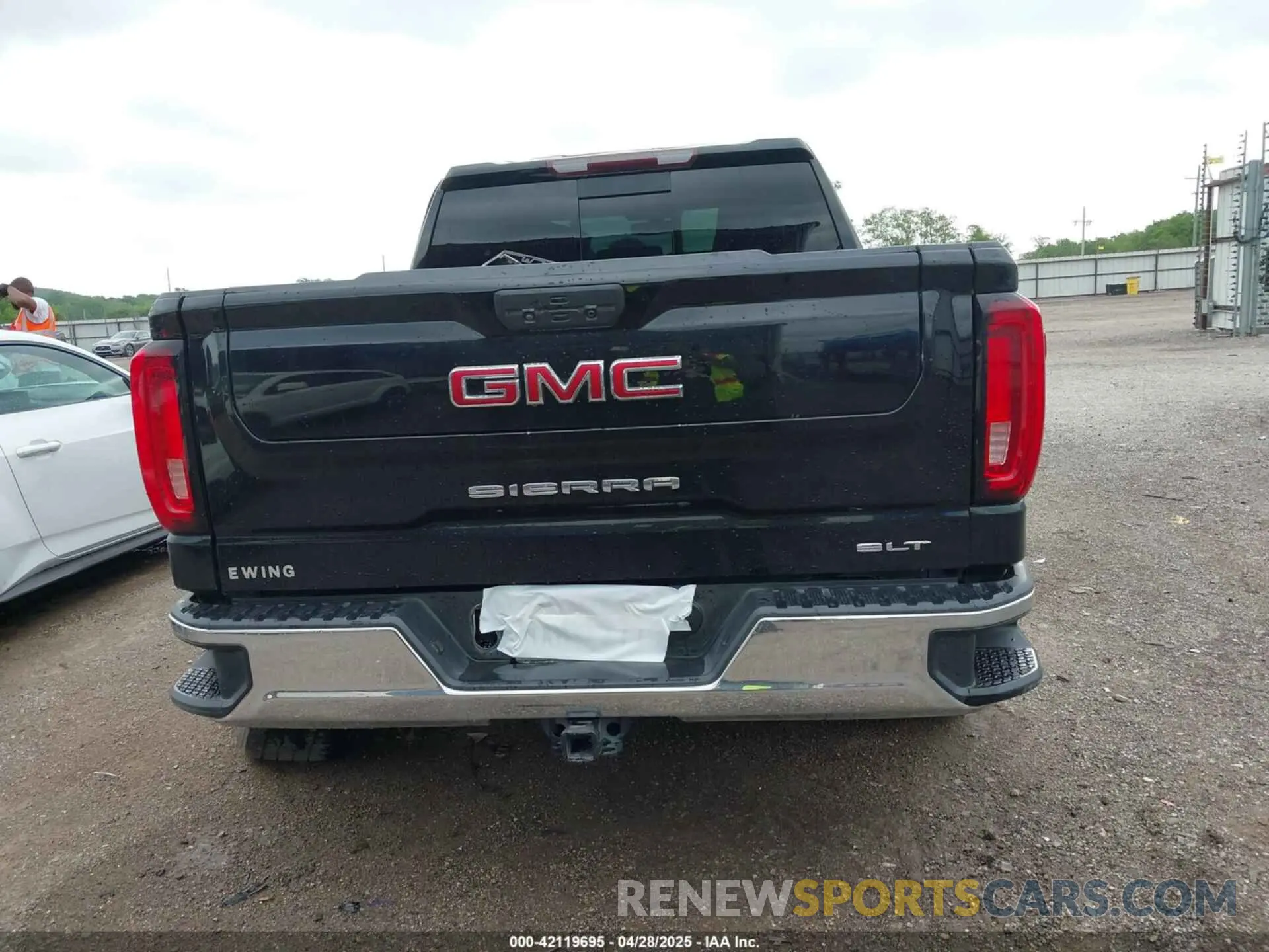 16 Photograph of a damaged car 3GTP8DED1MG111555 GMC SIERRA 1500 2021