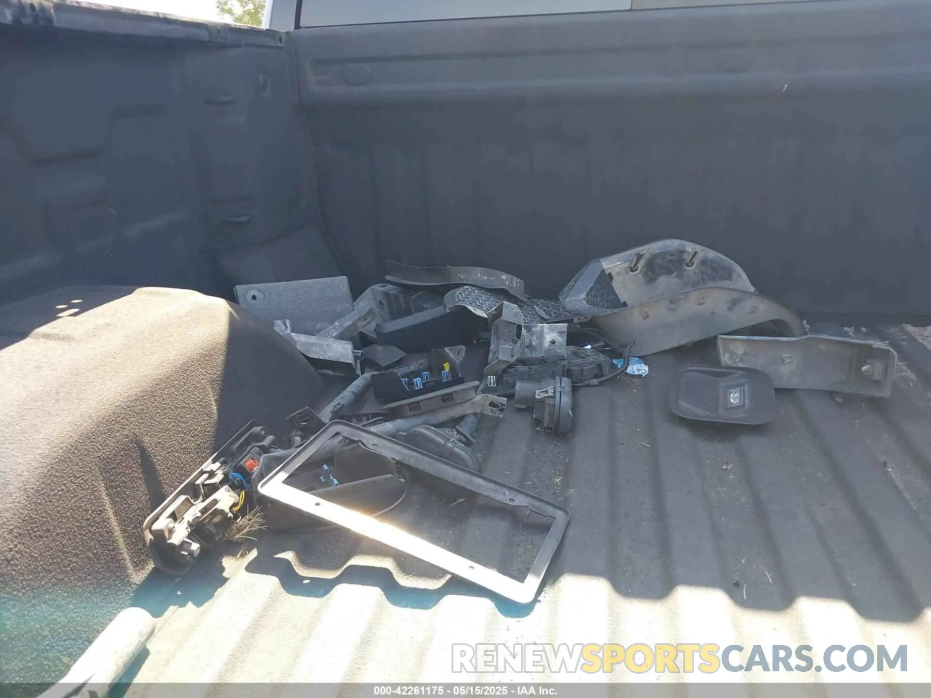 18 Photograph of a damaged car 3GTP8DEDXMG150872 GMC SIERRA 1500 2021
