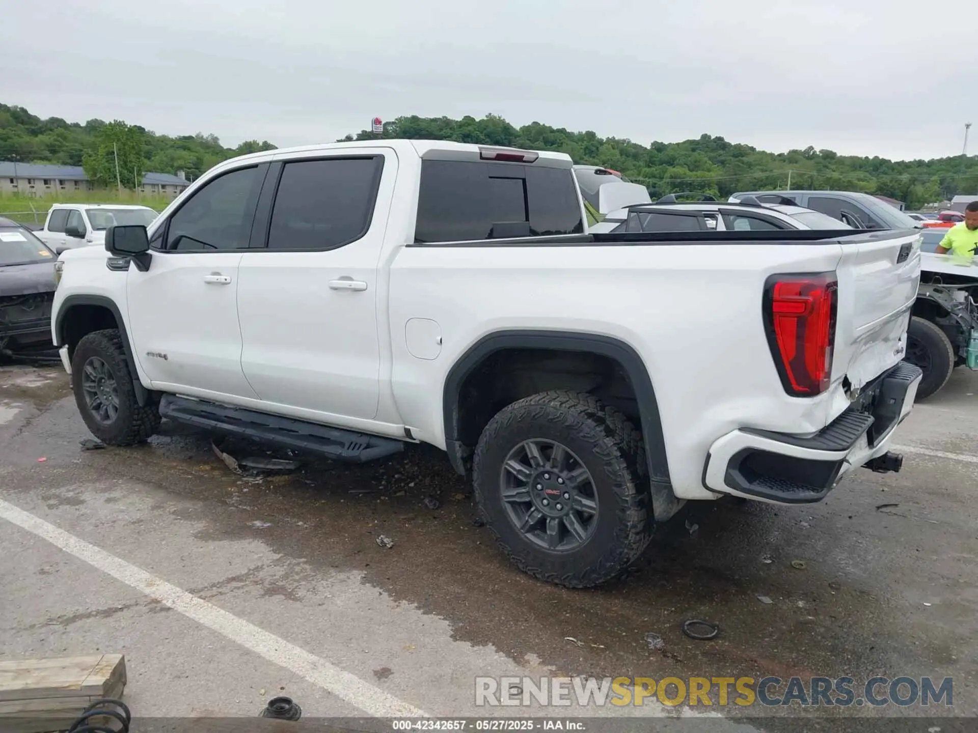 14 Photograph of a damaged car 3GTP9EED4MG390227 GMC SIERRA 1500 2021