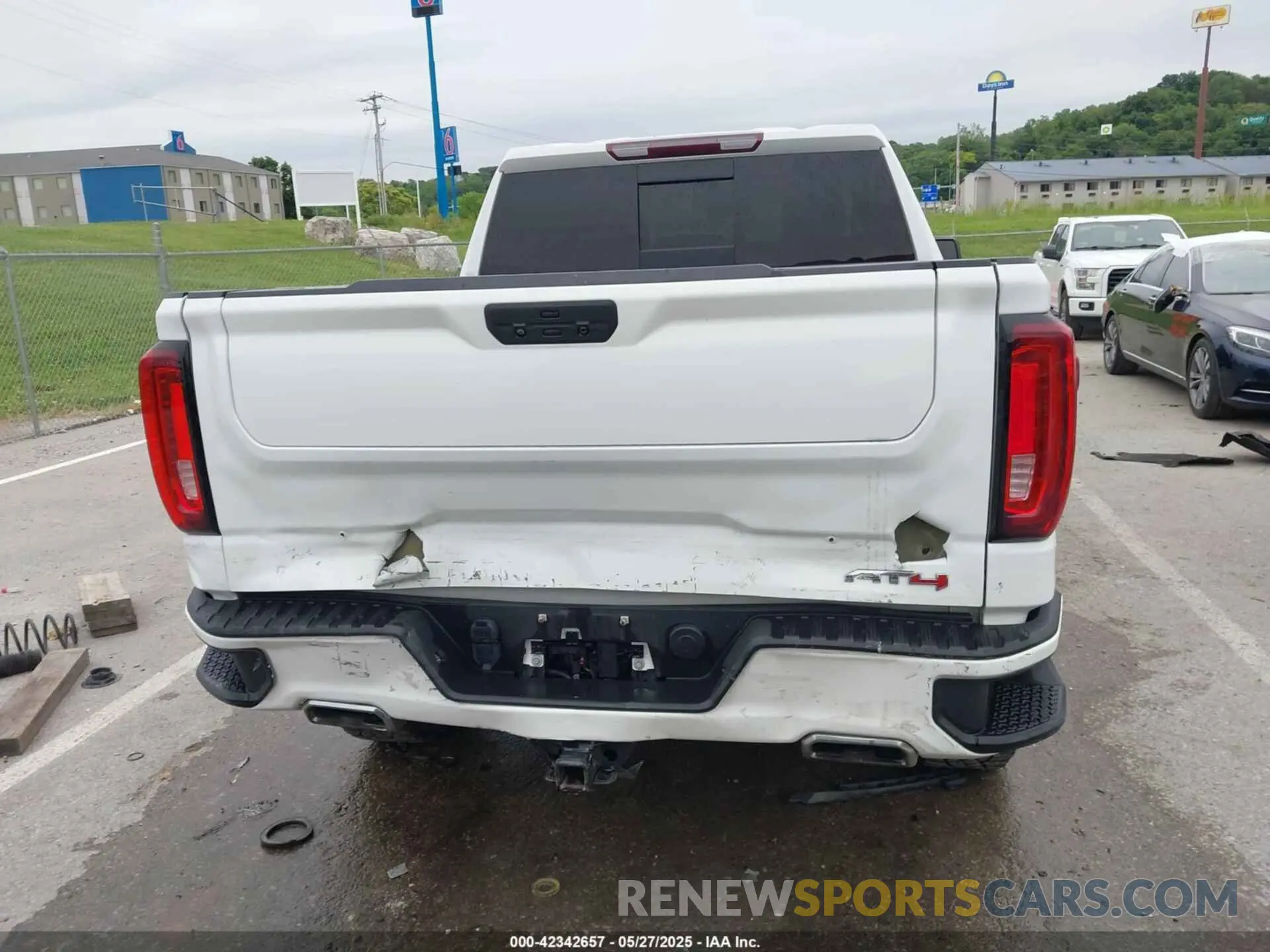 16 Photograph of a damaged car 3GTP9EED4MG390227 GMC SIERRA 1500 2021